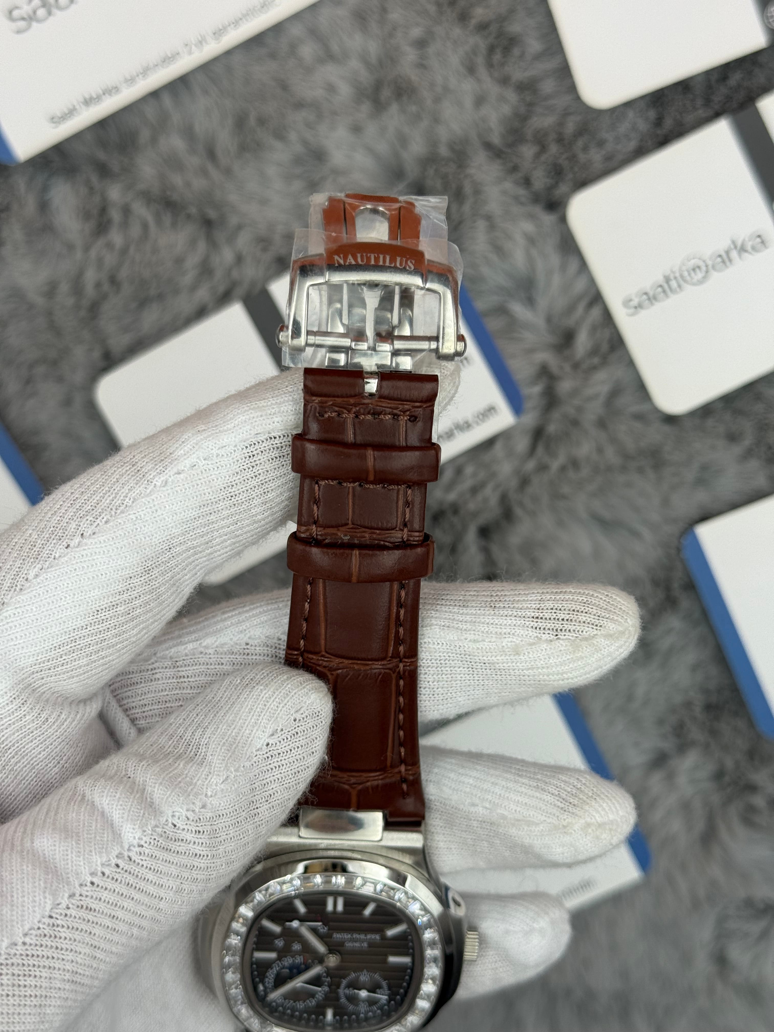 PATEK PHİLİPPE nautilus moontphase 5712 taşlı bezel kahverengi kadran kahverengi deri kordon silver kasa 40mm erkek kol saati