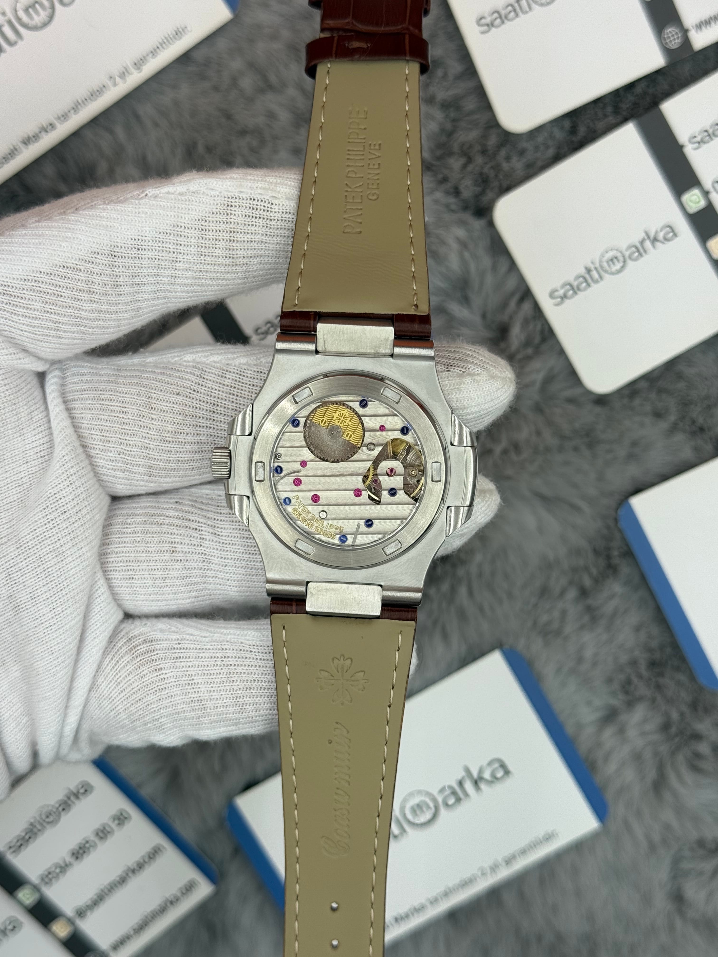 PATEK PHİLİPPE nautiilus moontphase 5712 beyaz kadran kahverengi deri kordon silver kasa 40mm erkek kol saati