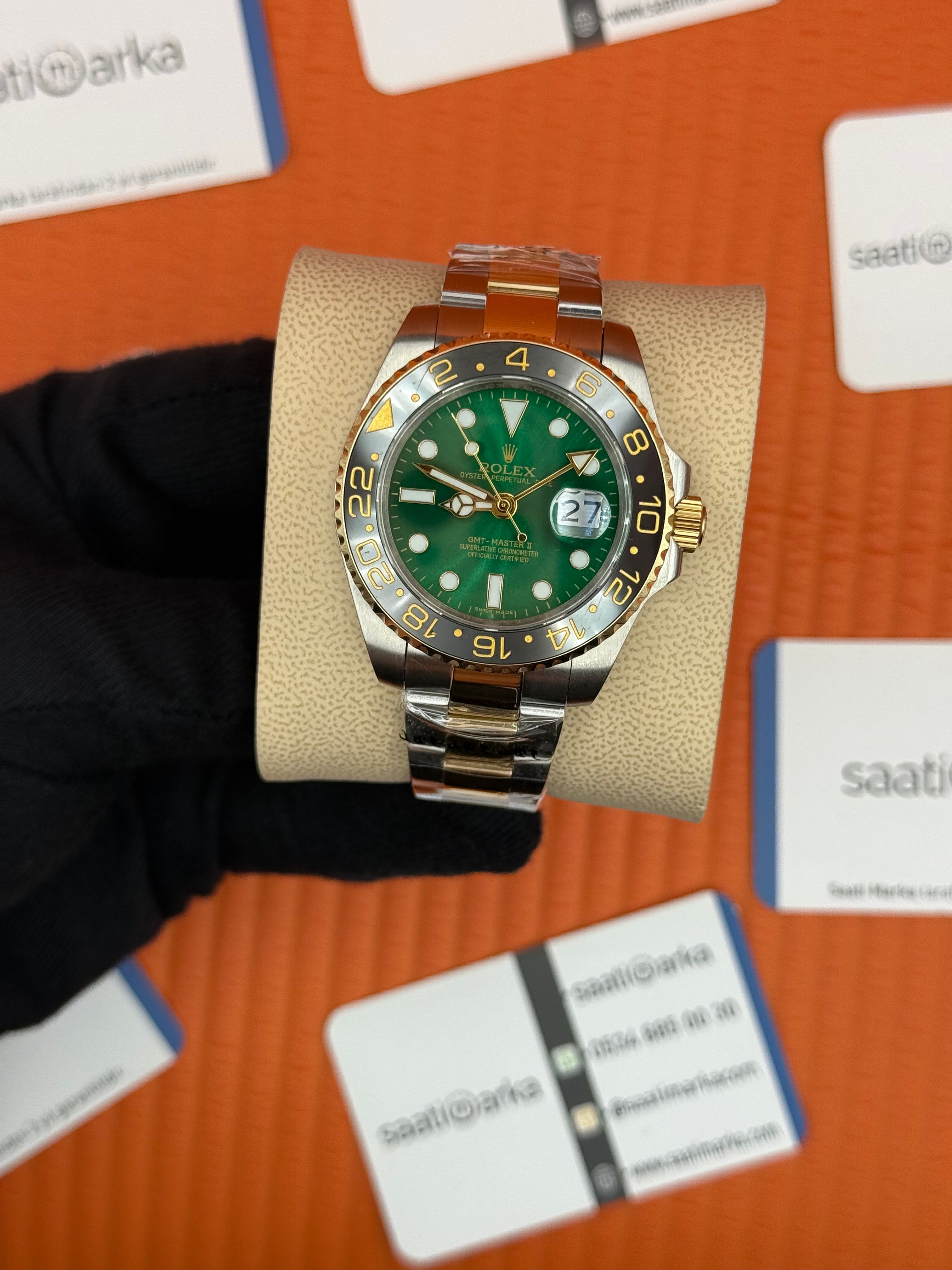 ROLEX Gmt Master green dial black bezel oyster gold silver kordon 40mm