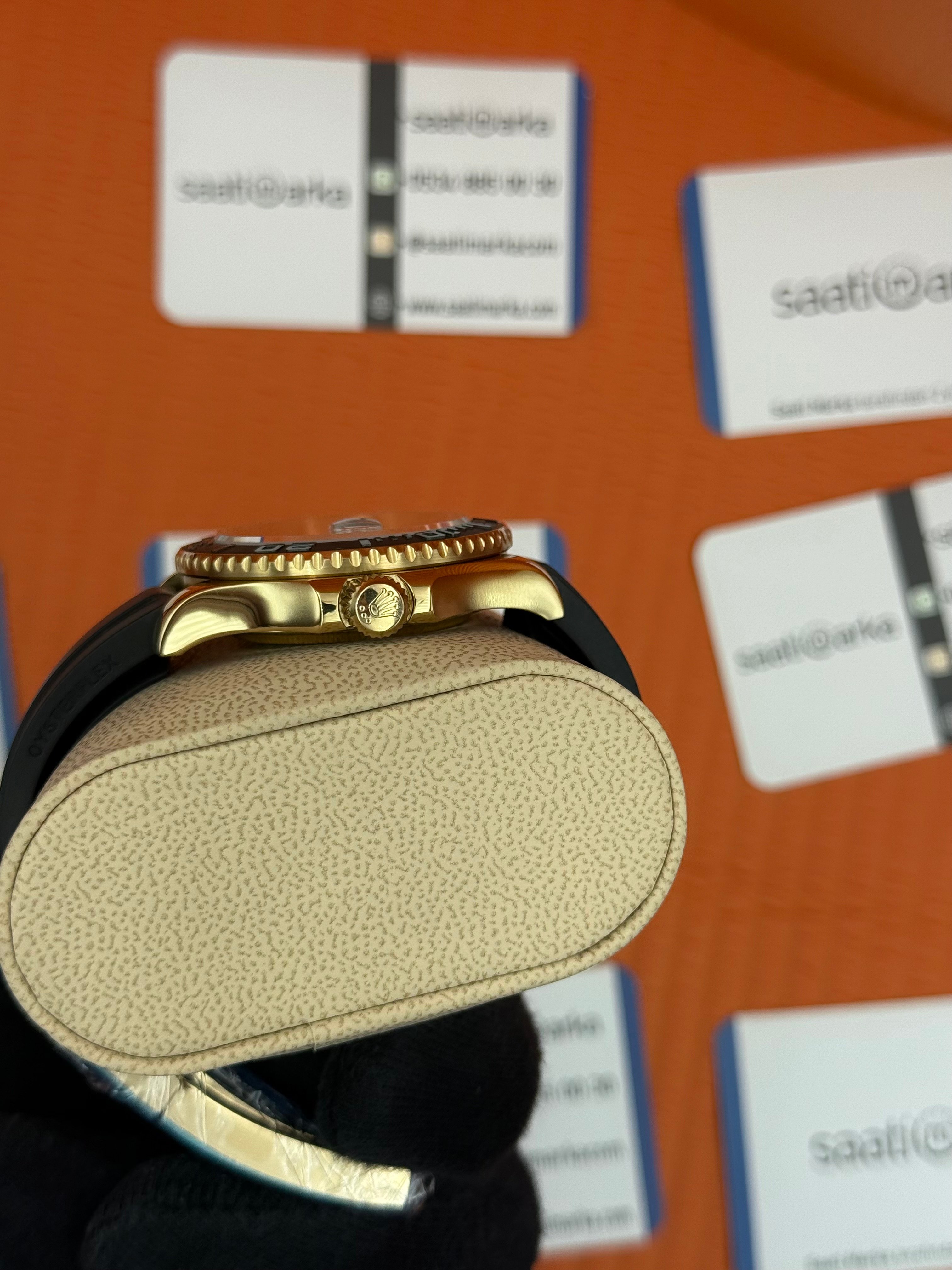 ROLEX Yacht Master black dial gold kasa siyah kauçuk kordon