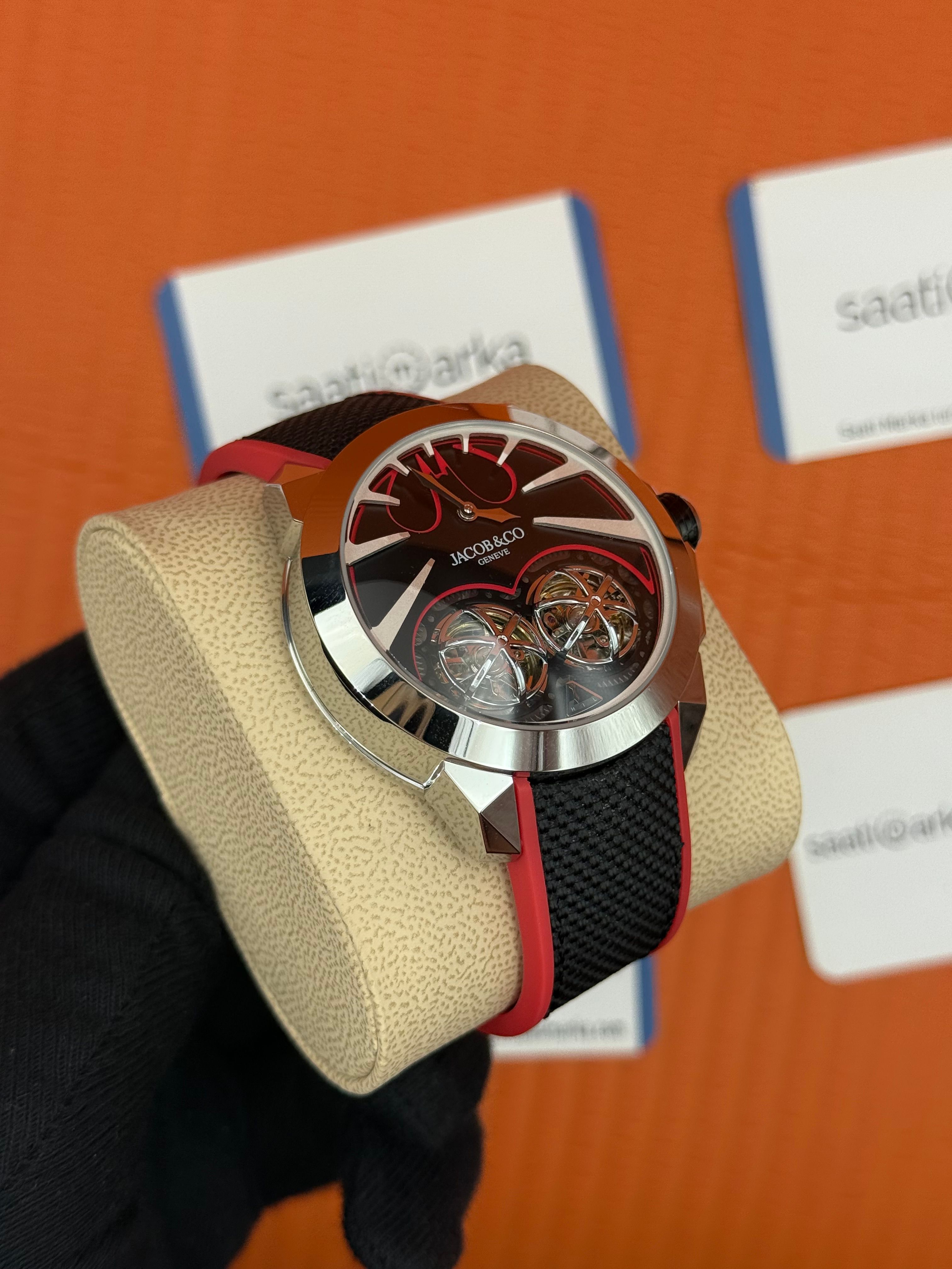 JACOB&CO siyah turbillon kadran kırmızı siyah kauçuk kordon silver kasa 