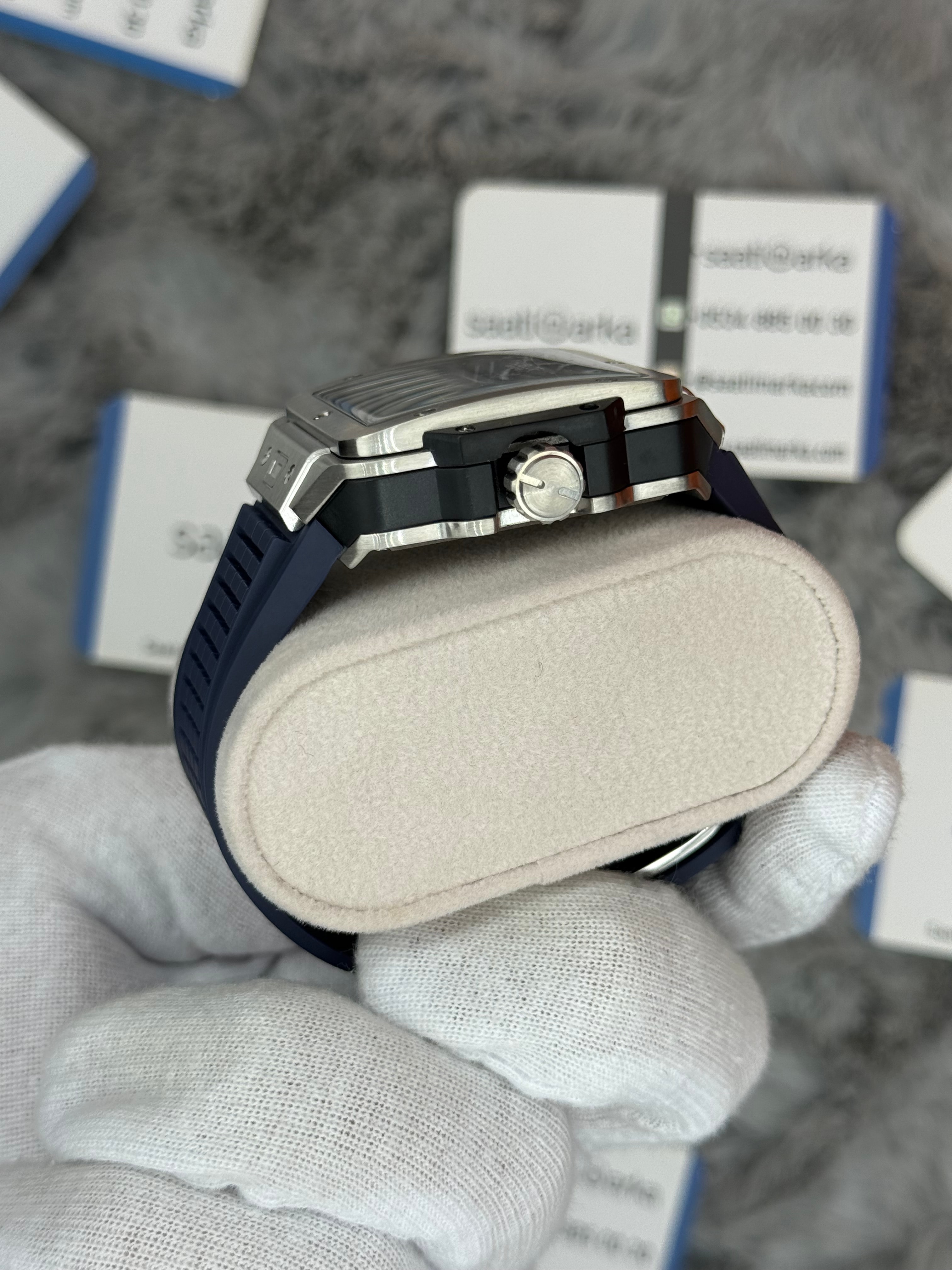 HUBLOT square bang tourbillon 42mm silver kasa lacivert kauçuk kordon erkek kol saati