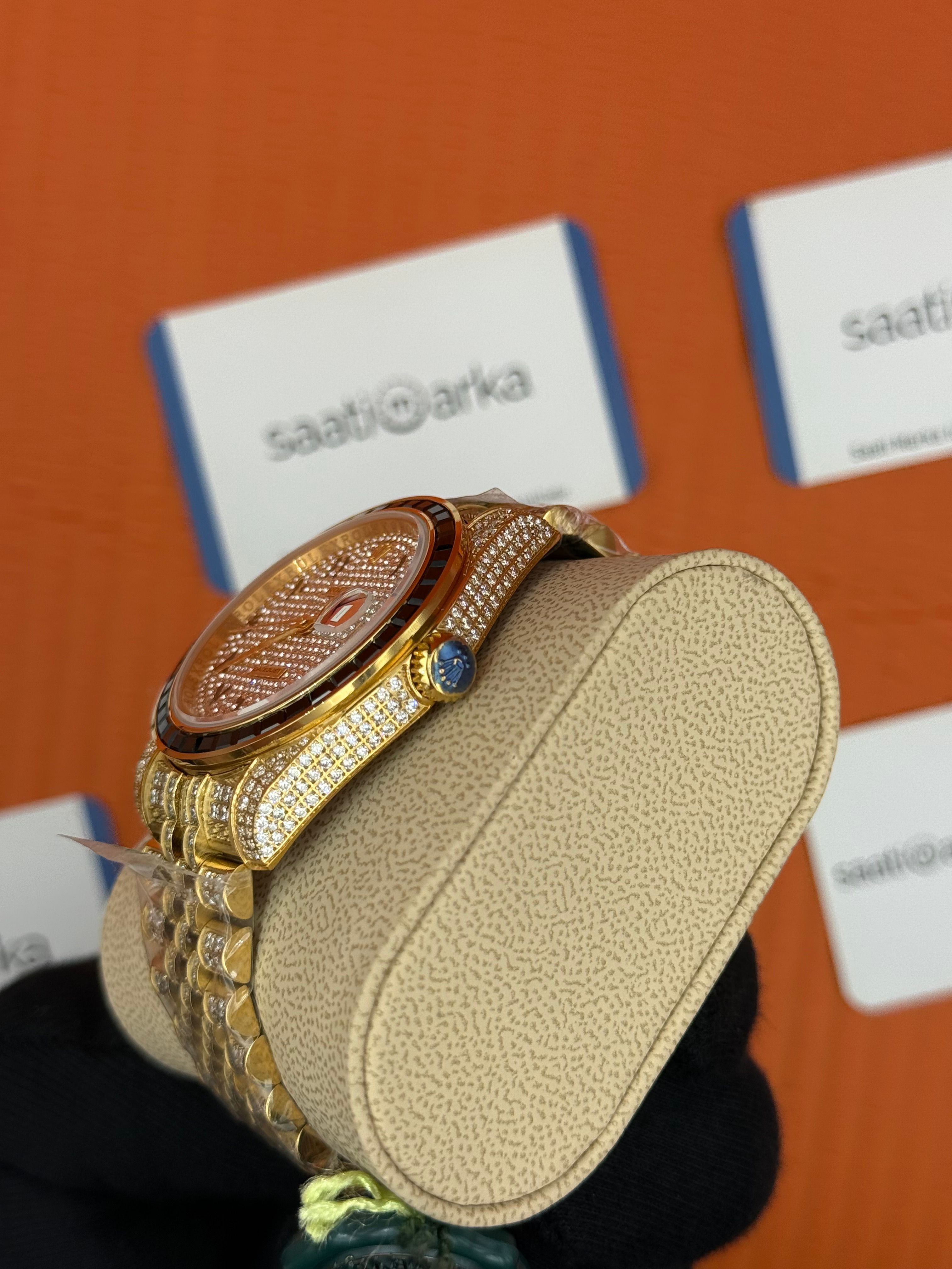 ROLEX Datejust arabic dial full diamond 41mm gold