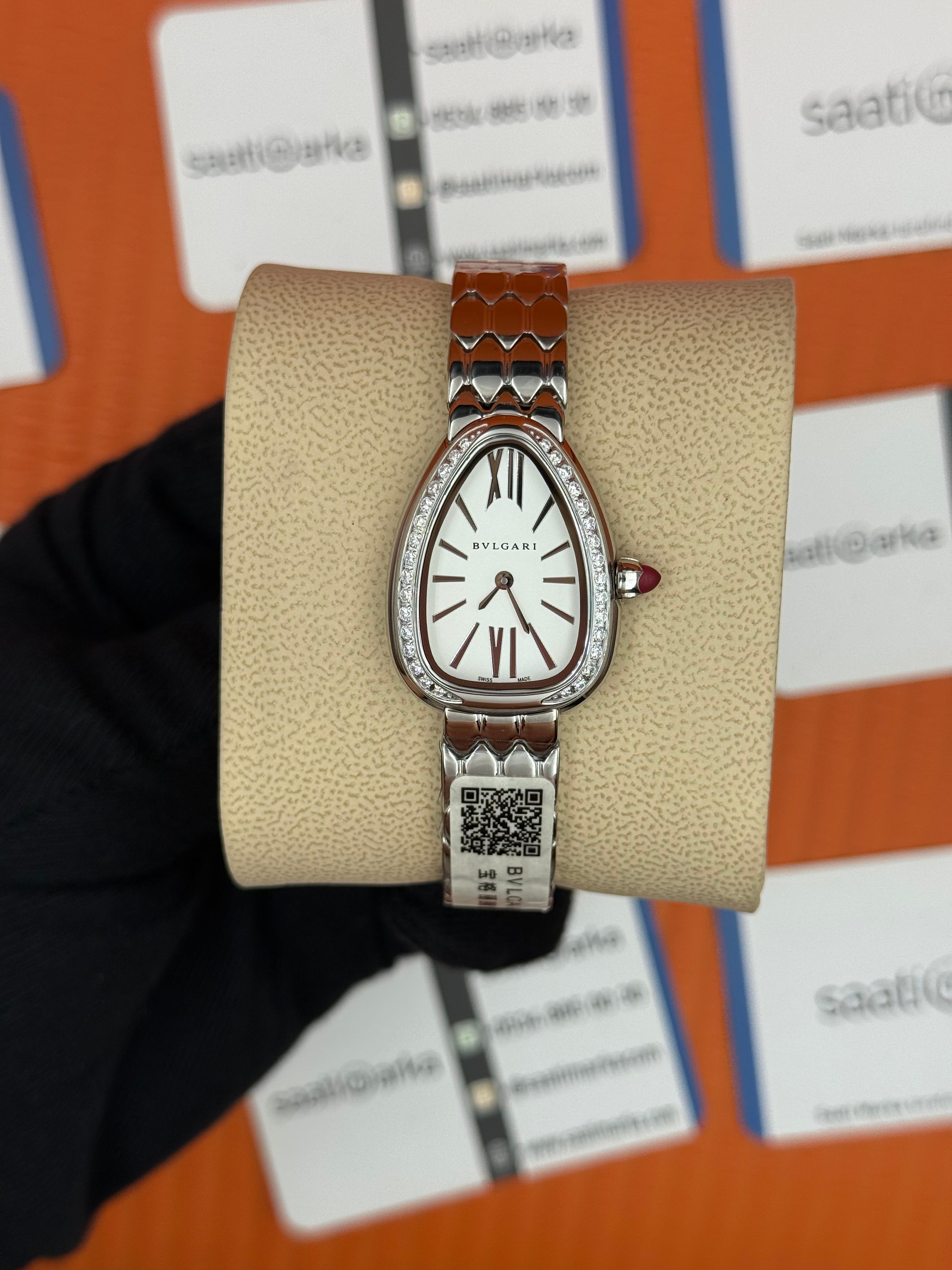 BVLGARİ serpenti seduttori taşlı bezel beyaz kadran silver kasa kordon kadın kol saati