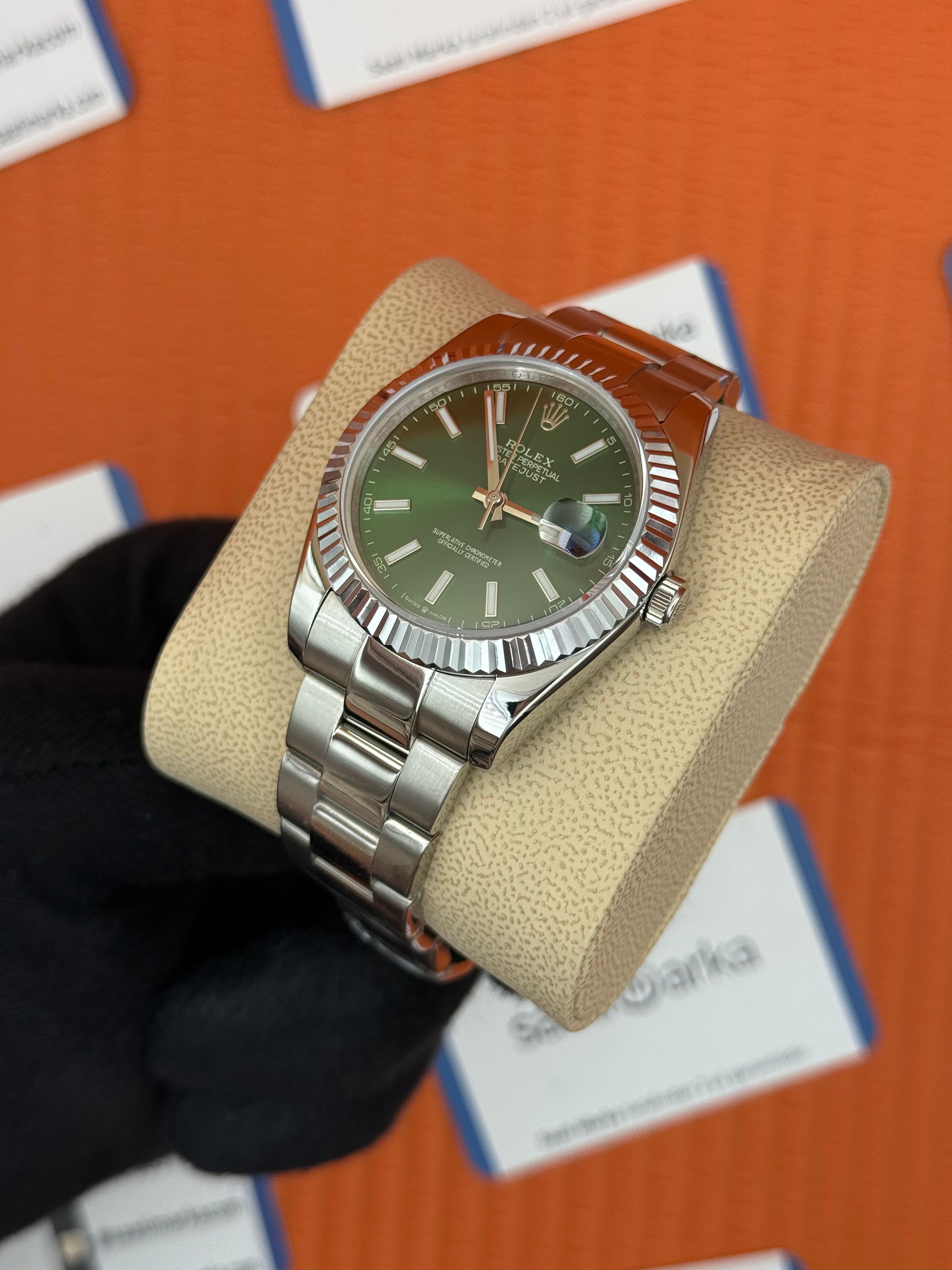 ROLEX Datejust green dial silver oyster kordon