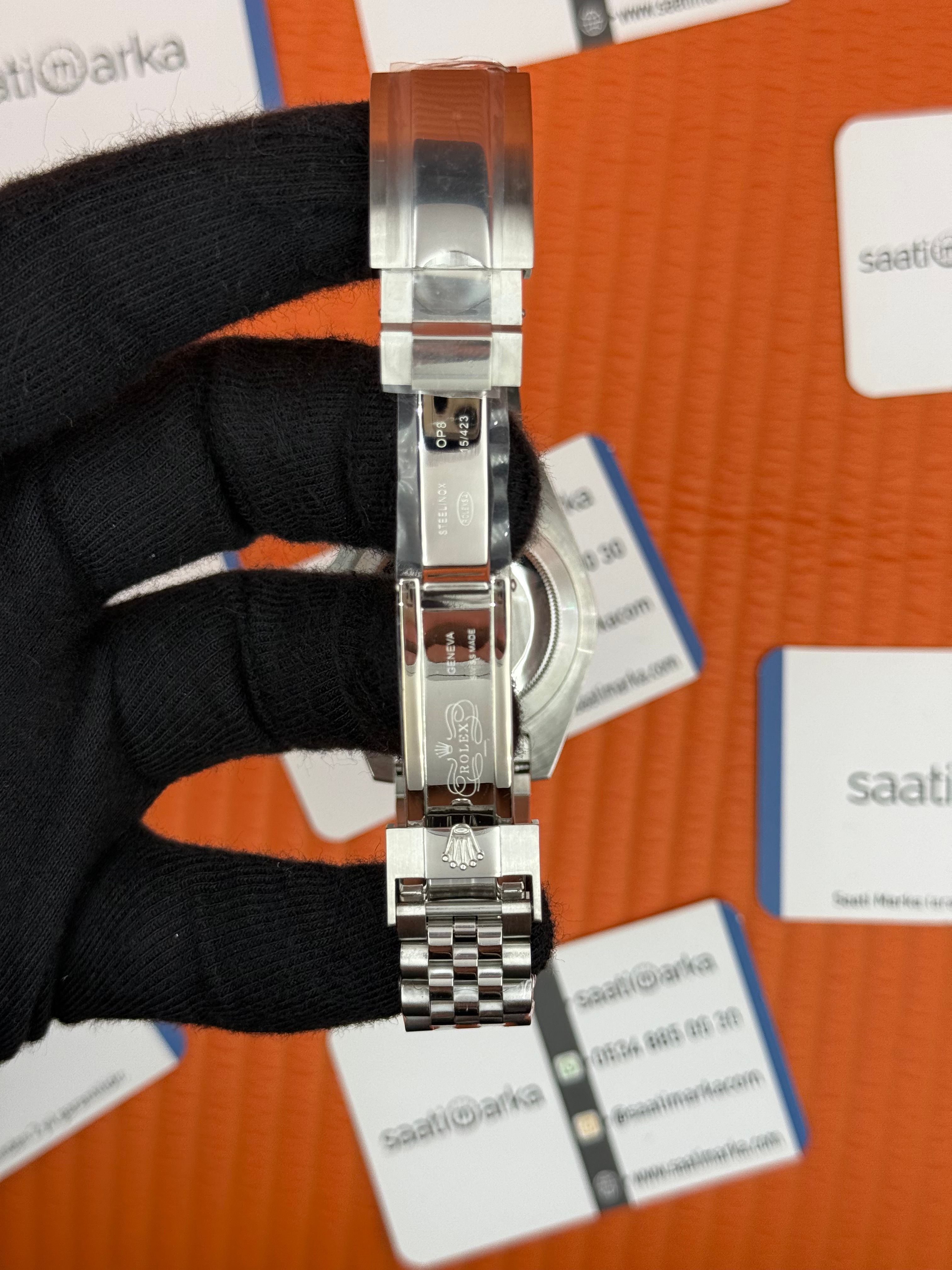 ROLEX Gmt Master black dial black red bezel silver jubilee kordon 40mm