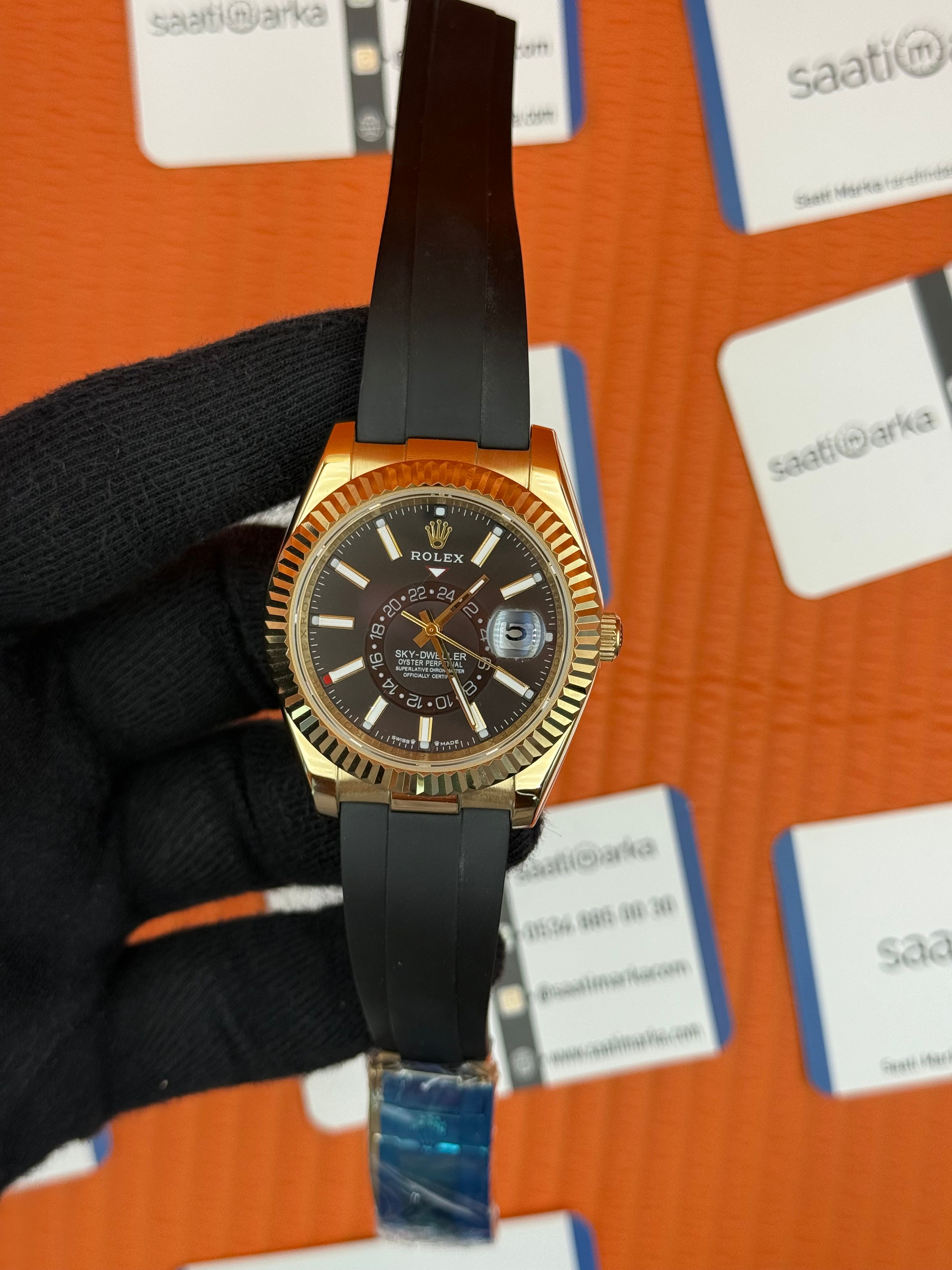 ROLEX Sky Dweller black dial gold kasa siyah kauçuk kordon