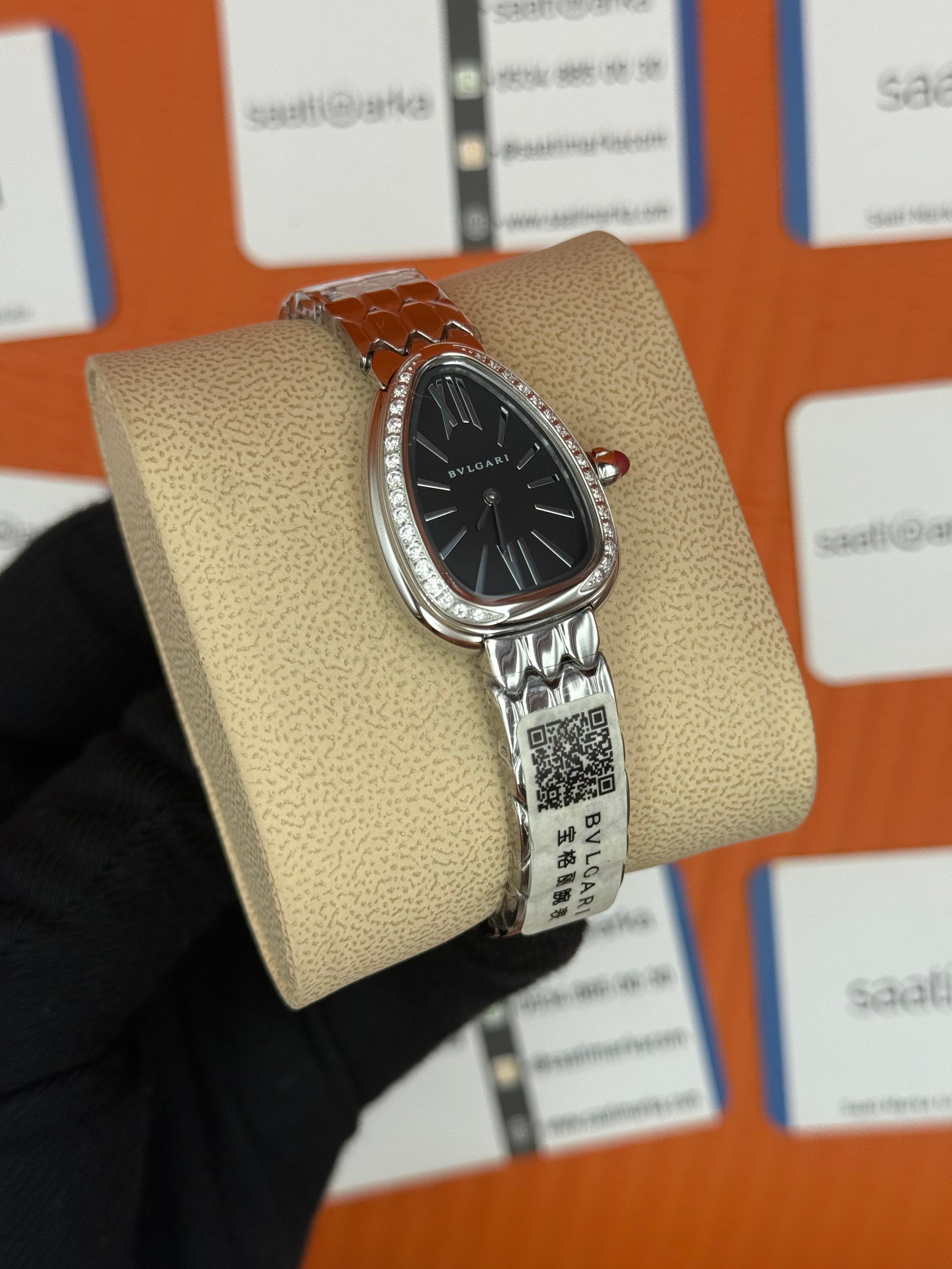 BVLGARİ serpenti seduttori taşlı bezel siyah kadran silver kasa kordon kadın kol saati
