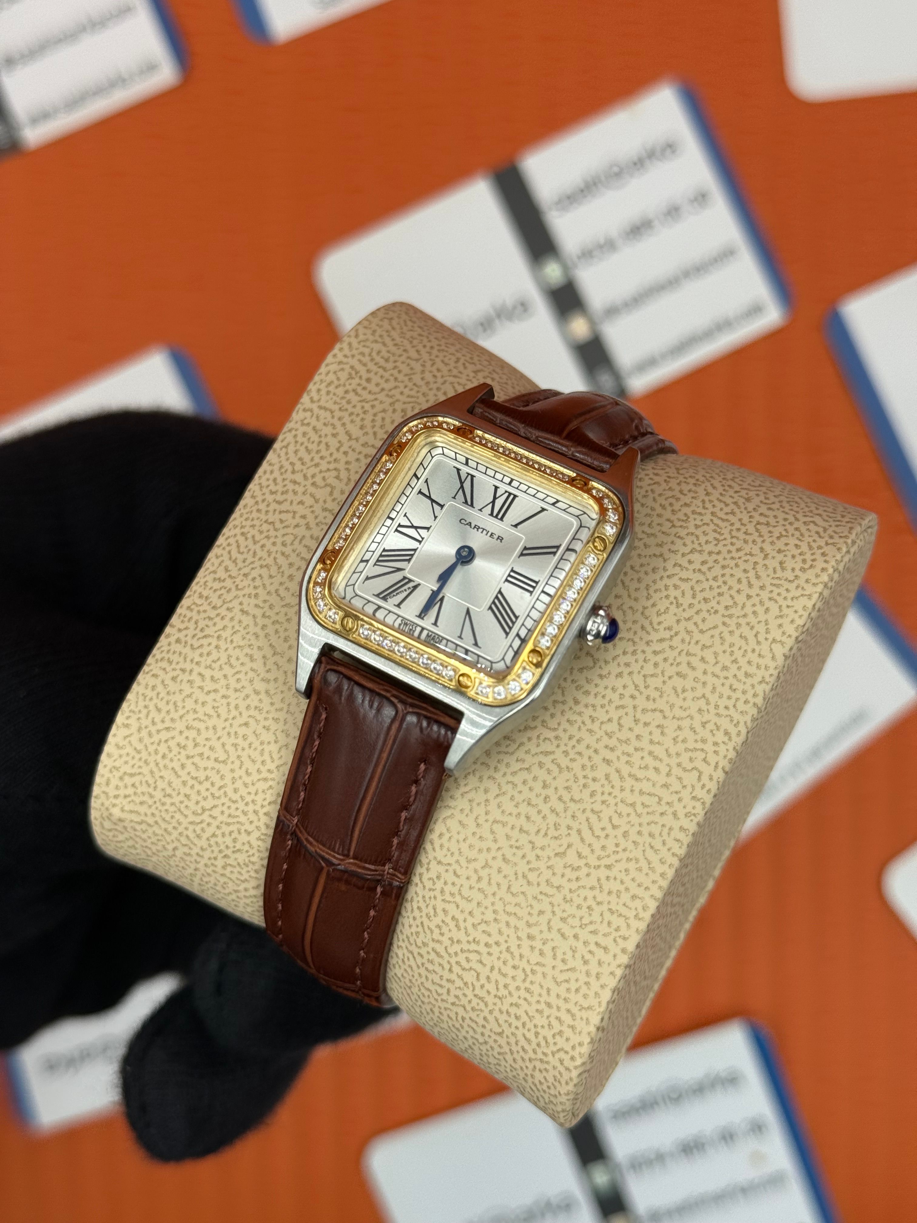 CARTIER Santos 27mm kadın kol saati silver kasa taşlı bezel kahverengi deri kordon