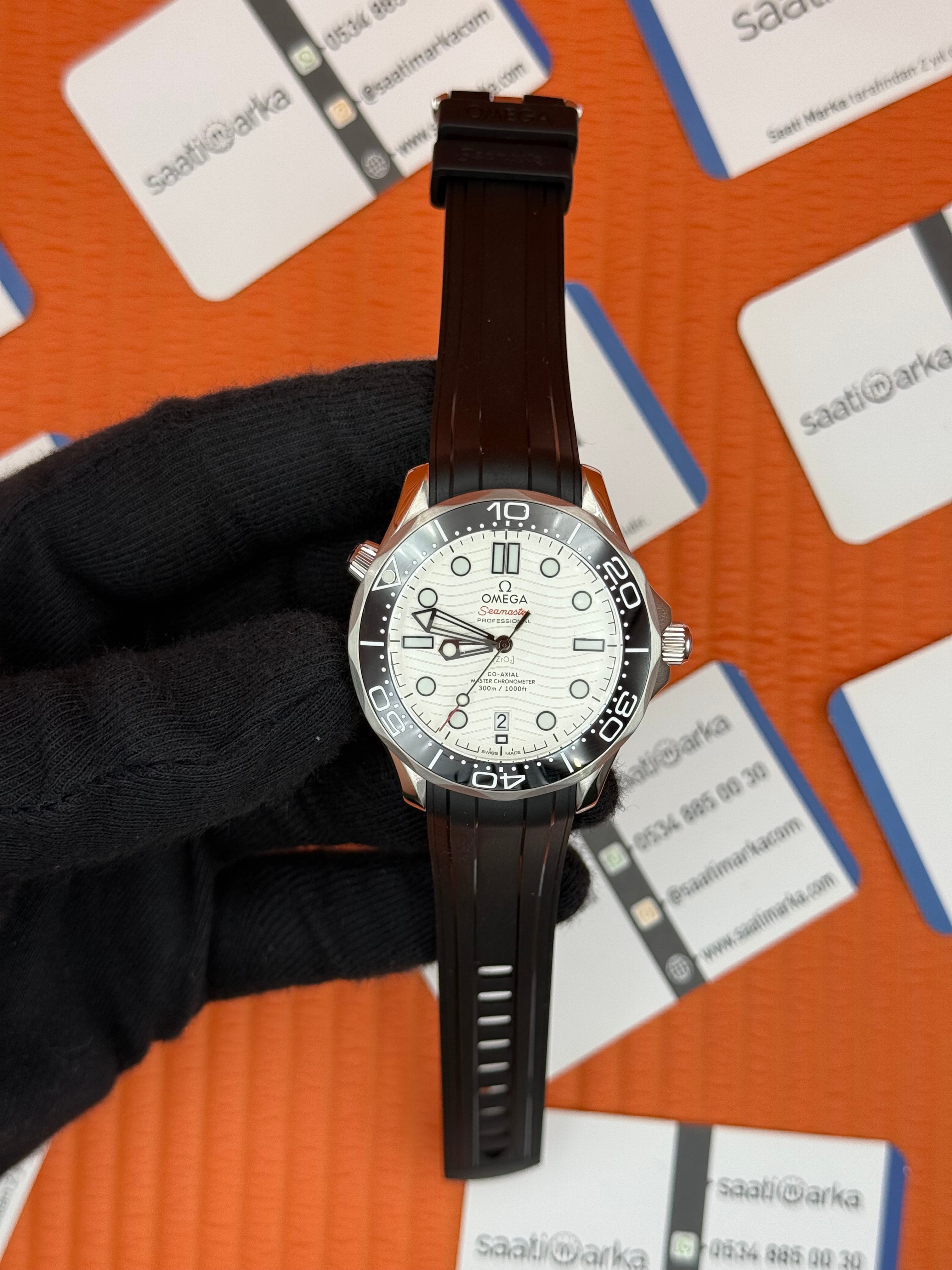 OMEGA SEAMASTER SİYAH KORDON BEYAZ KADRAN
