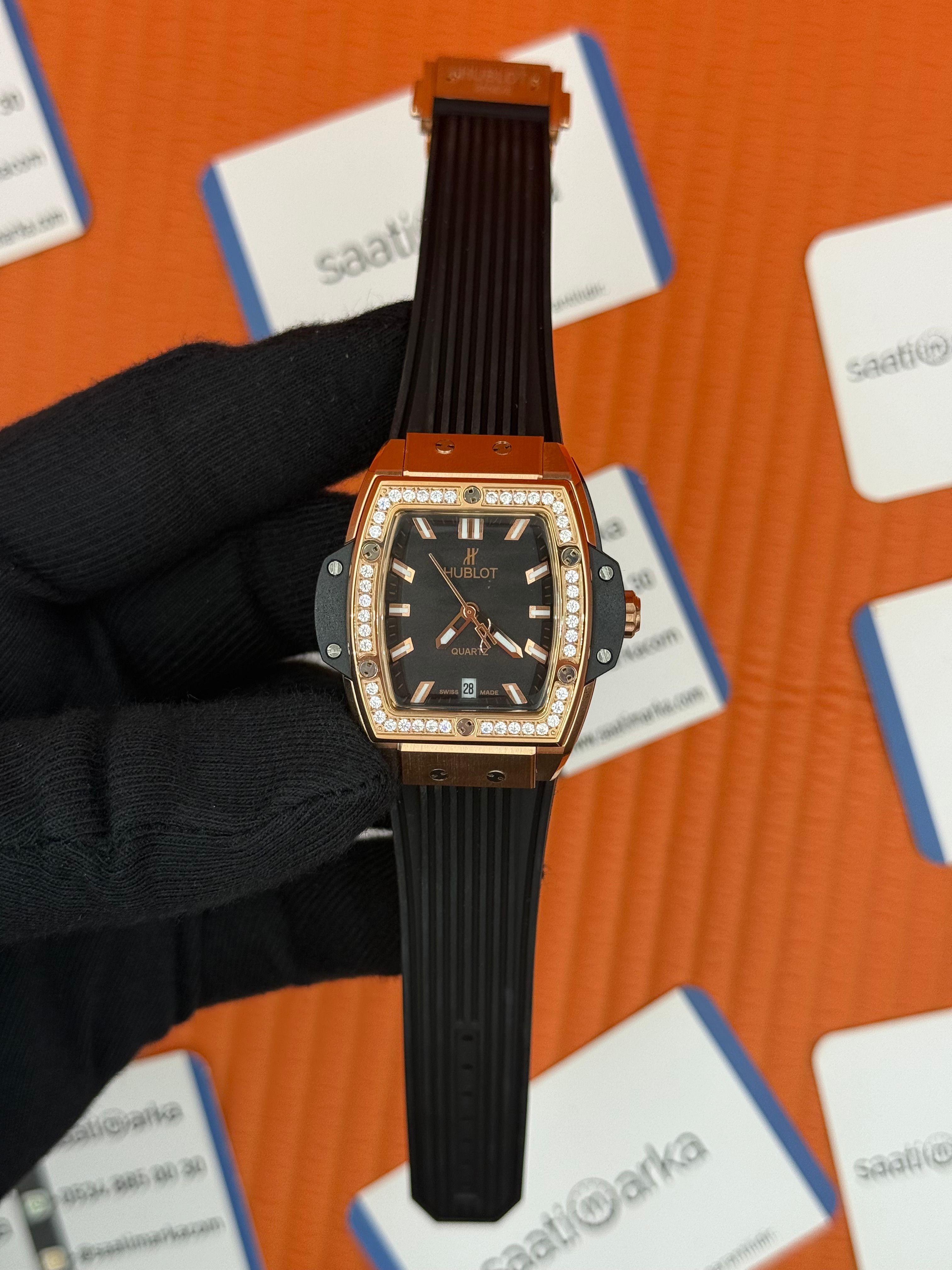HUBLOT taşlı bezel rose kasa siyah kadran siyah kauçuk kordon kadın kol saati