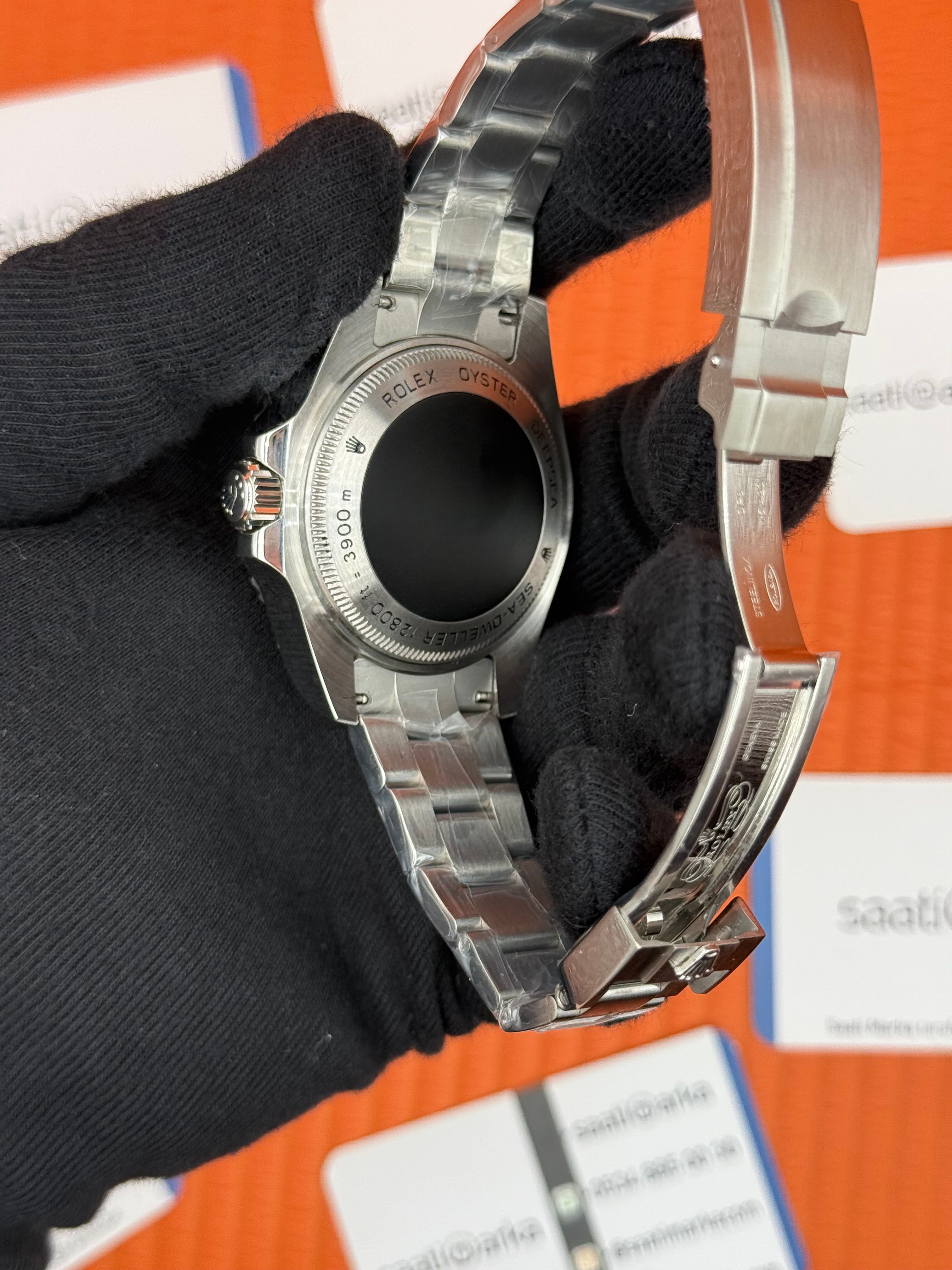 ROLEX Sea Dweller oyster date black dial silver kasa-kordon