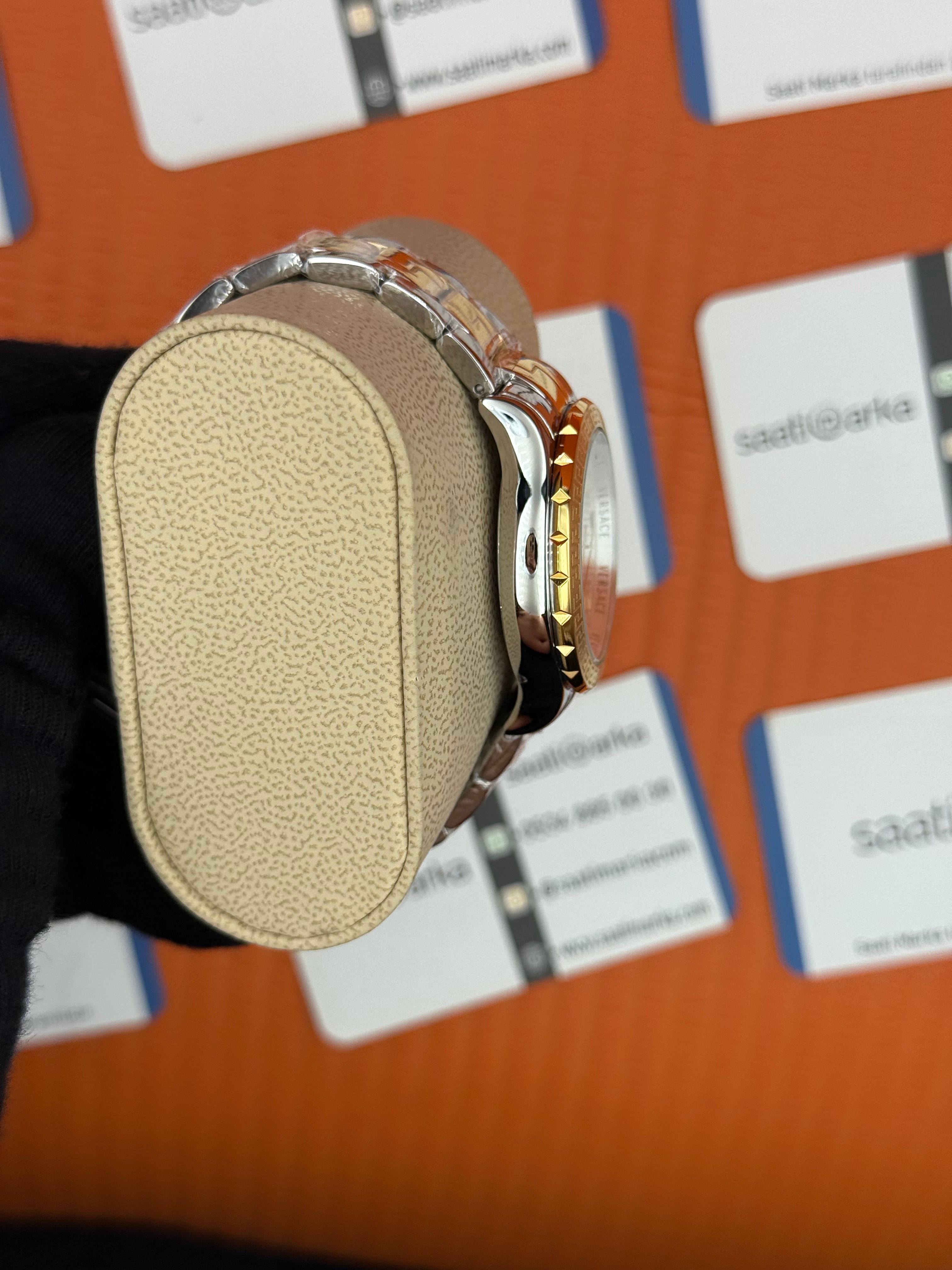 VERSACE beyaz kadran gold silver kasa kordon kadın kol saati