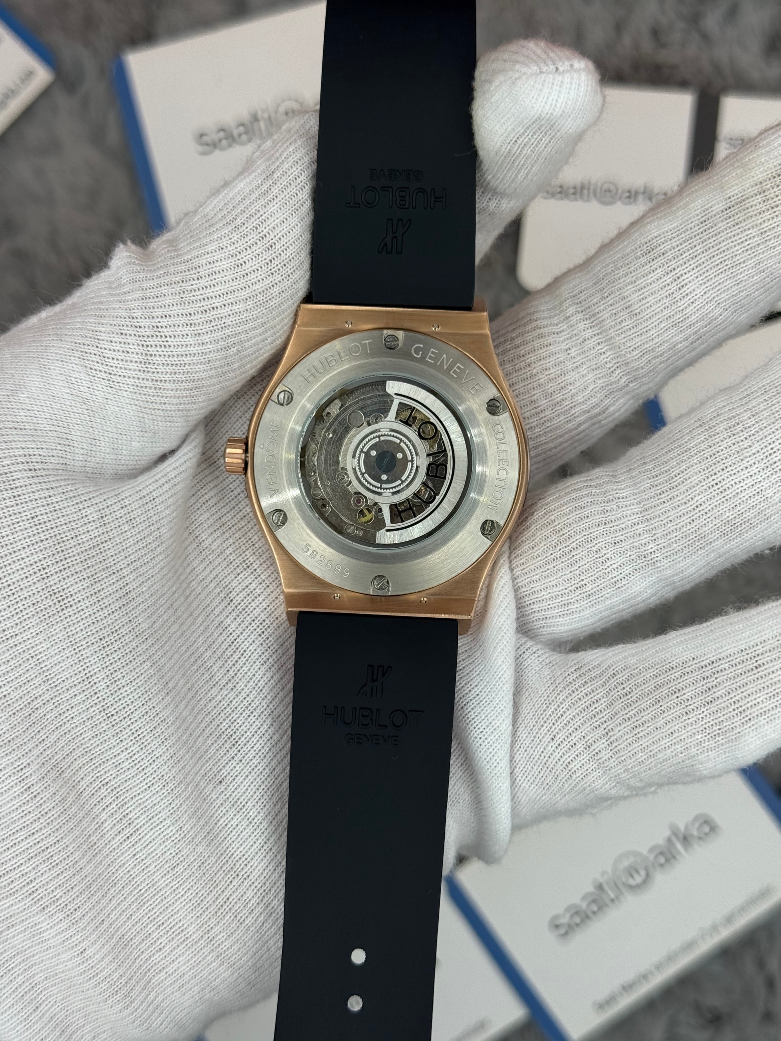 HUBLOT vendome 41mm rose kasa beyaz kadran siyah kauçuk kordon erkek kol saati
