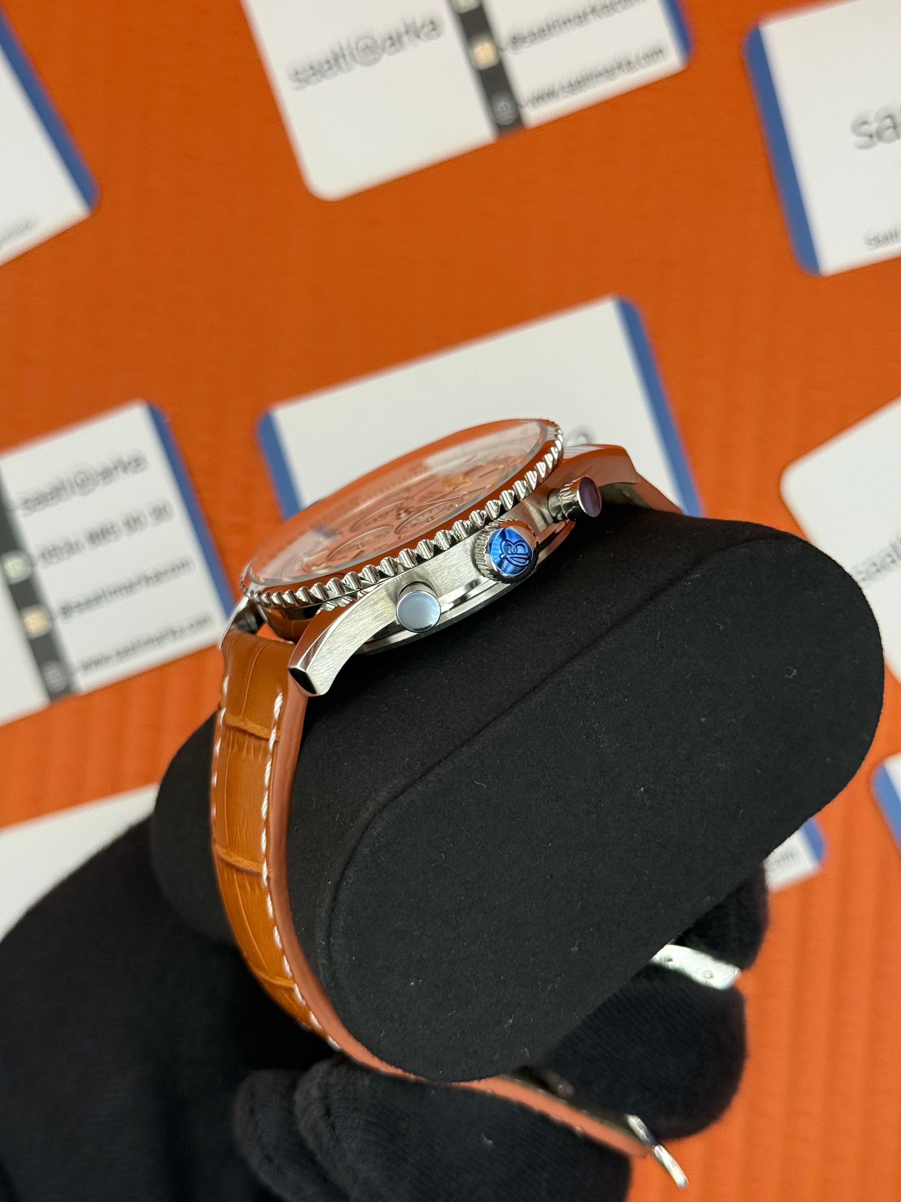 BREITLING Navitimer kahverengi deri kordon beyaz kadran çelik kasa