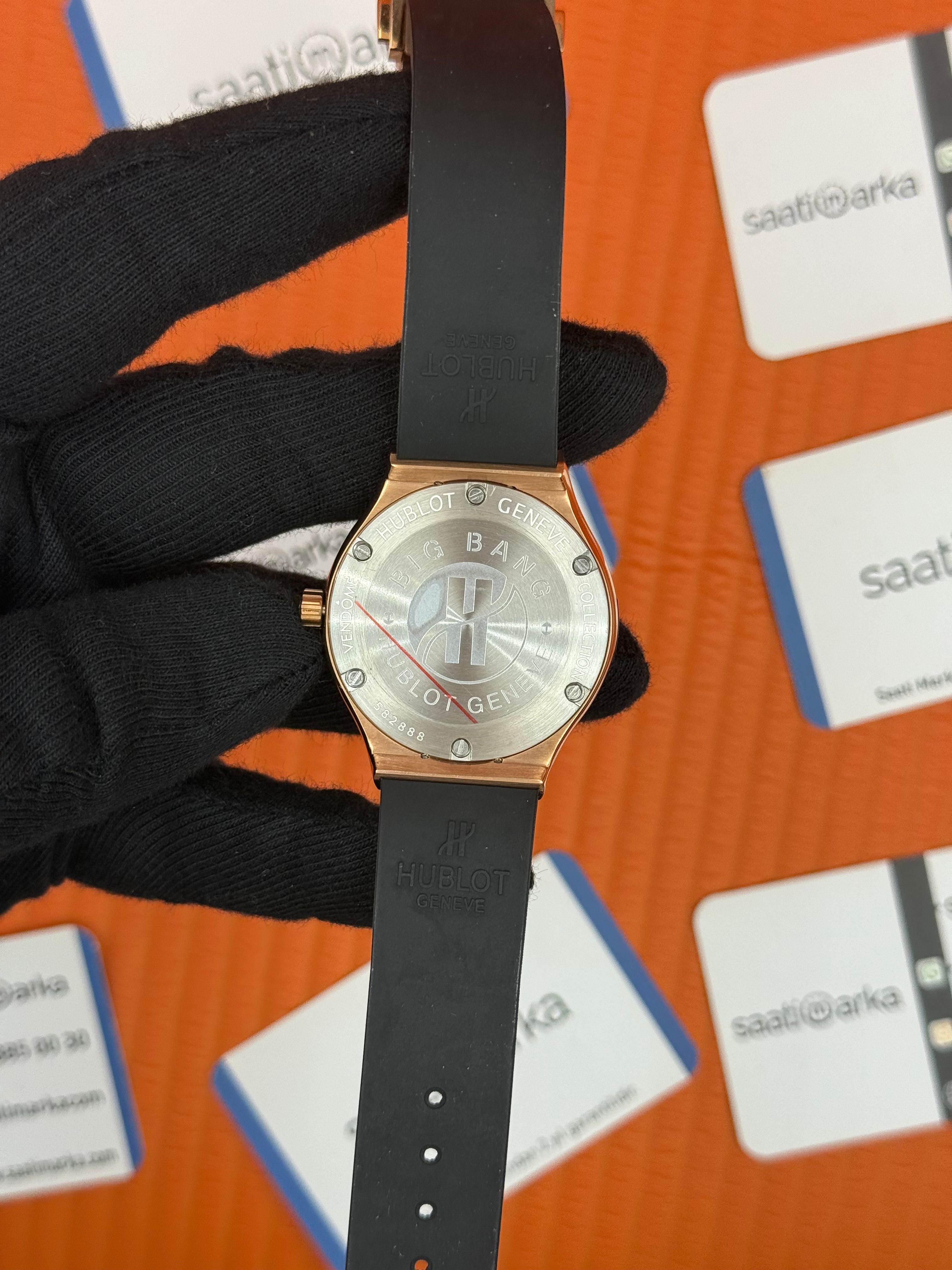 HUBLOT taşlı bezel rose kasa siyah kadran siyah kauçuk kordon kadın kol saati