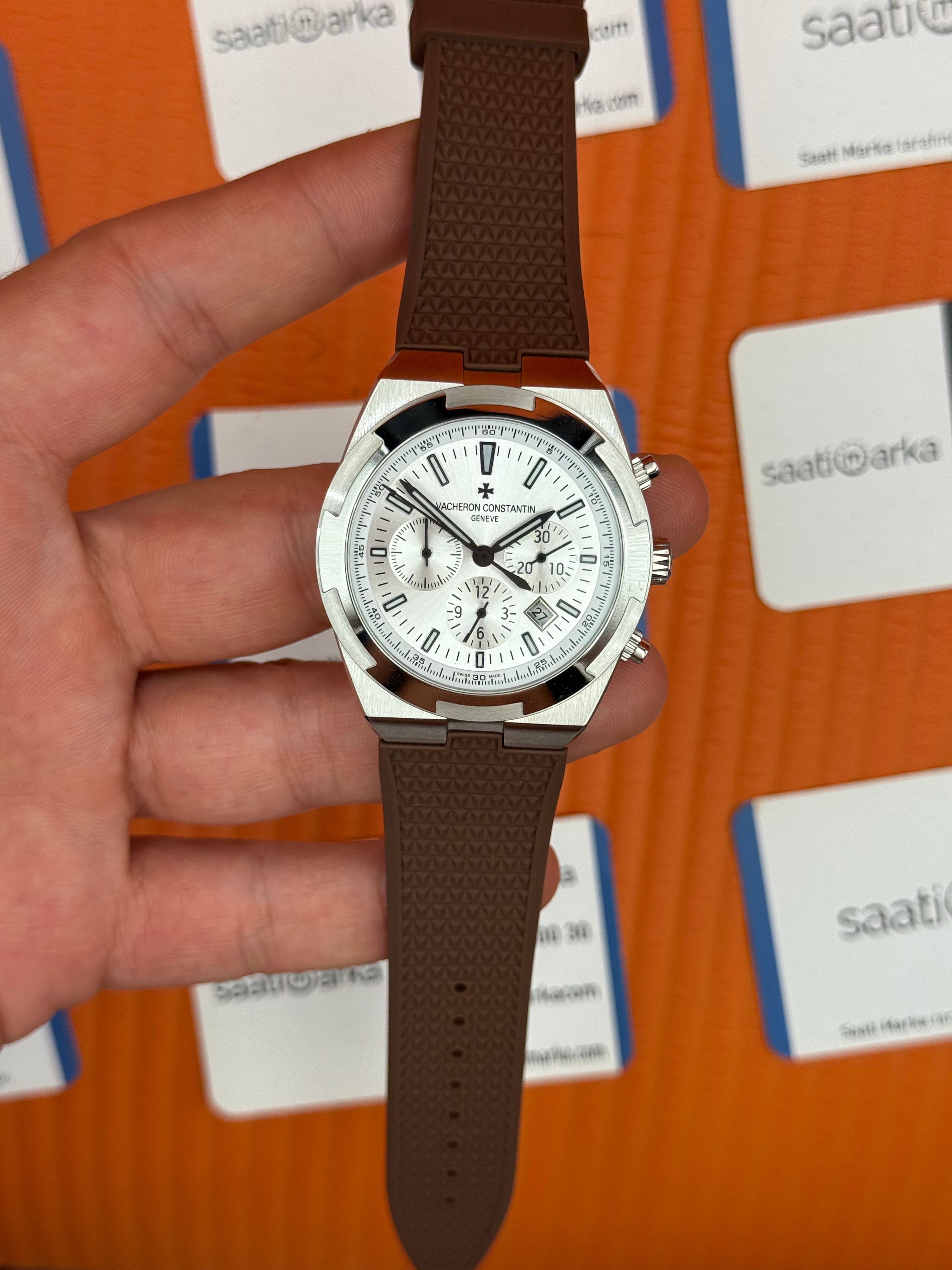 VACHERON CONSTANTIN overseas chronograph beyaz kadran silver kasa kahverengi kauçuk kordon erkek kol saati