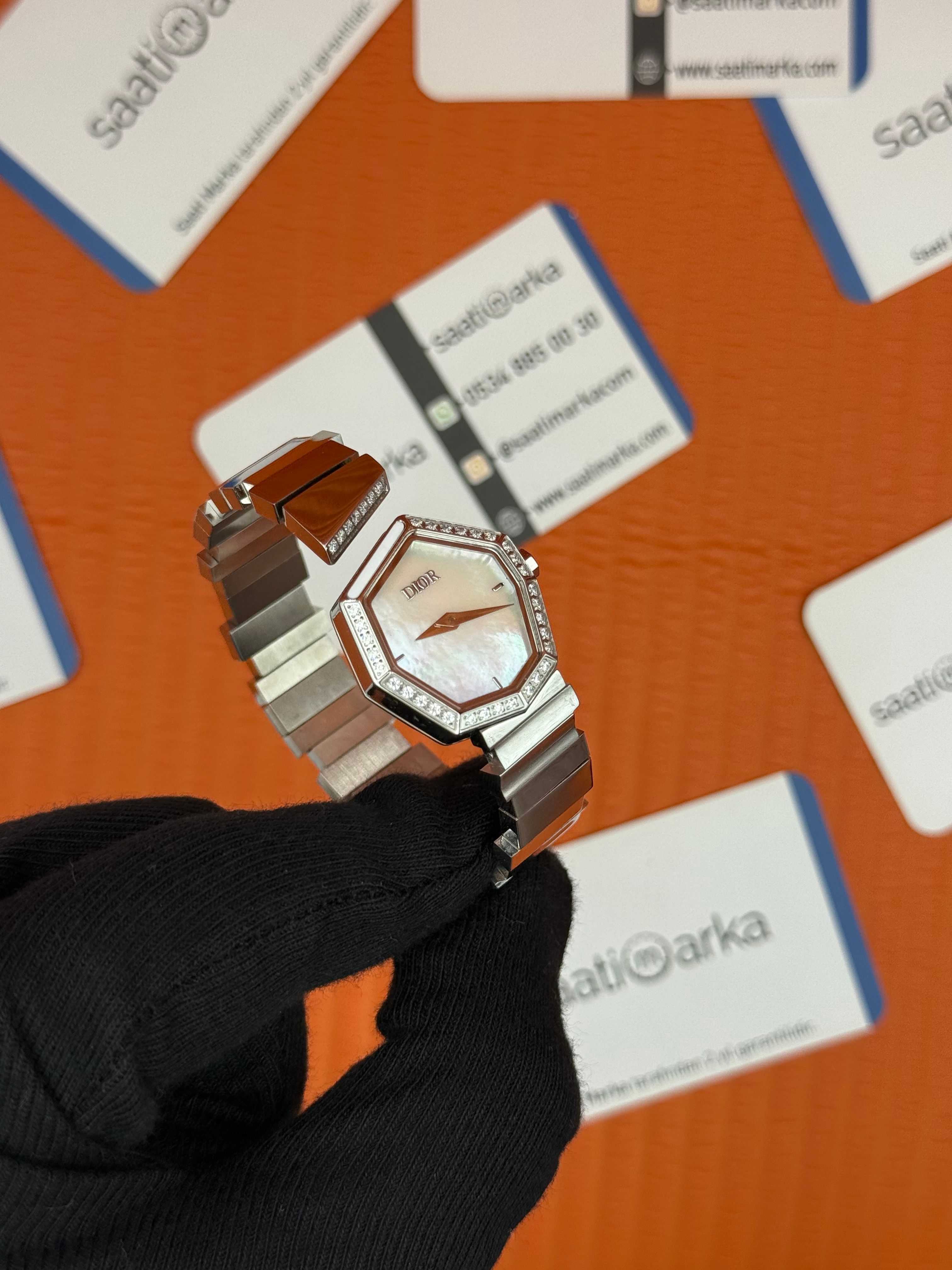DİOR beyaz kadran taşı bezel silver kasa kordon kadın kol saati
