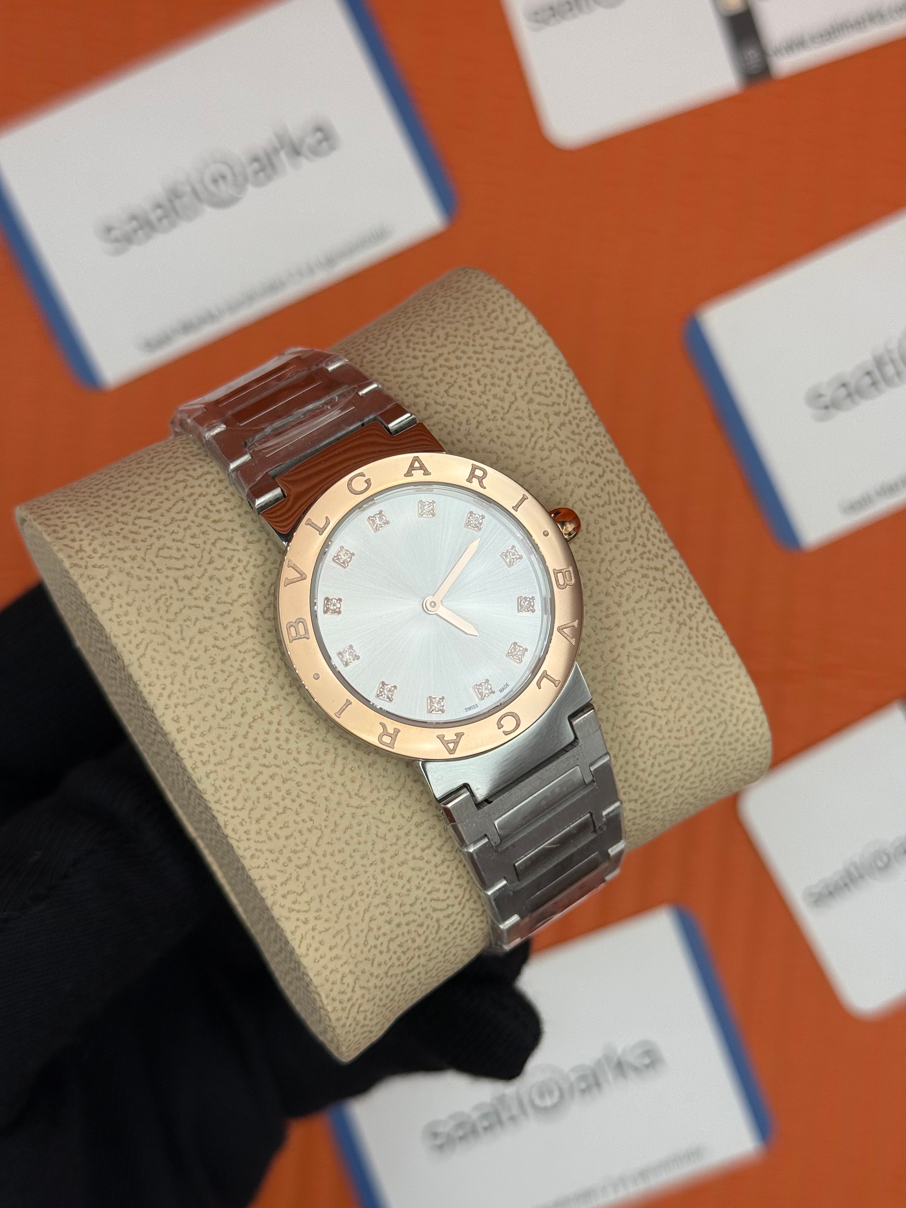 BVLGARI beyaz kadran rose yazılı bezel silver kasa kordon kadın kol saati