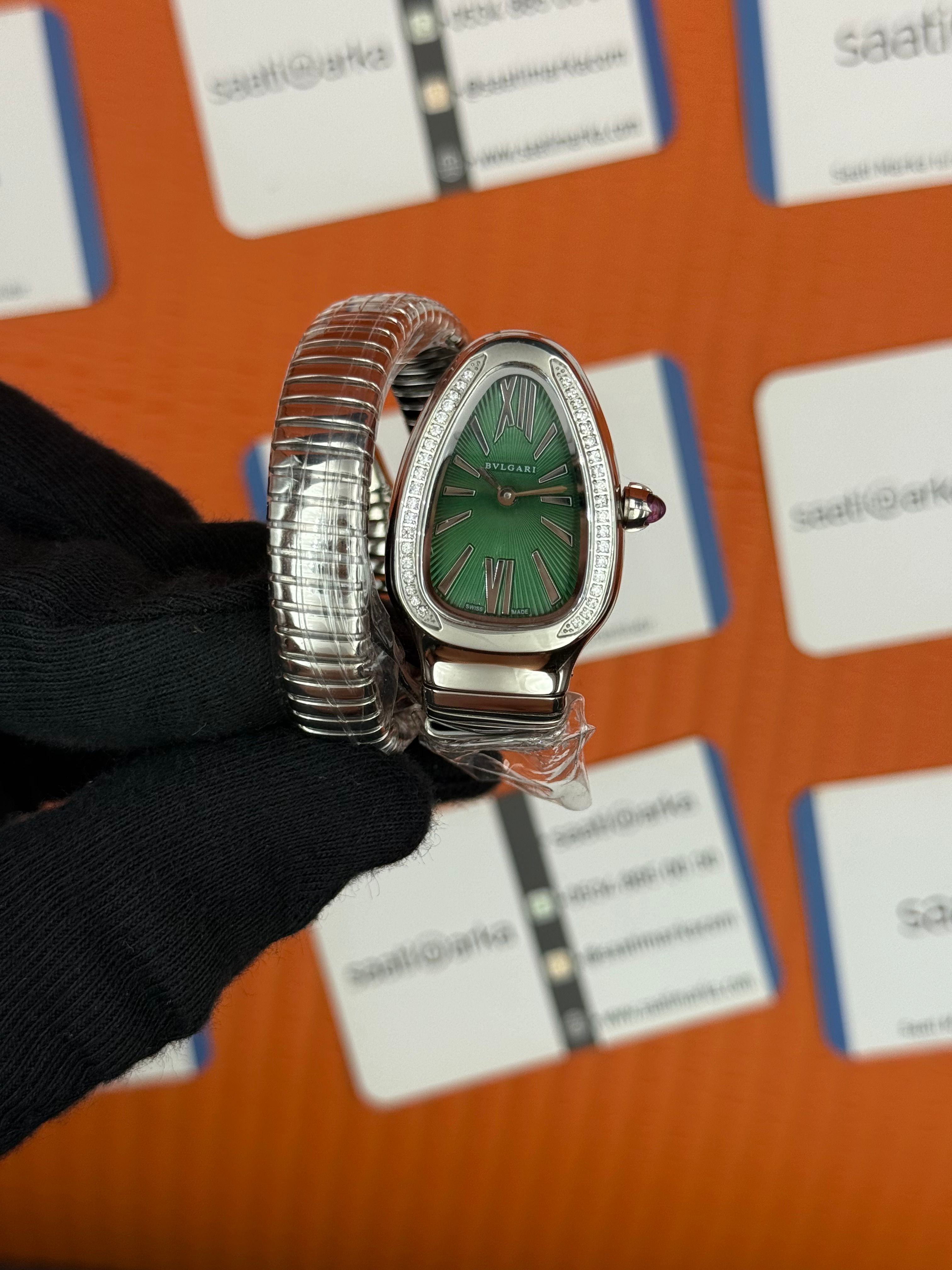BVLGARİ serpenti tek sarma silver kordon taşlı bezel yeşil kadran kadın kol saati