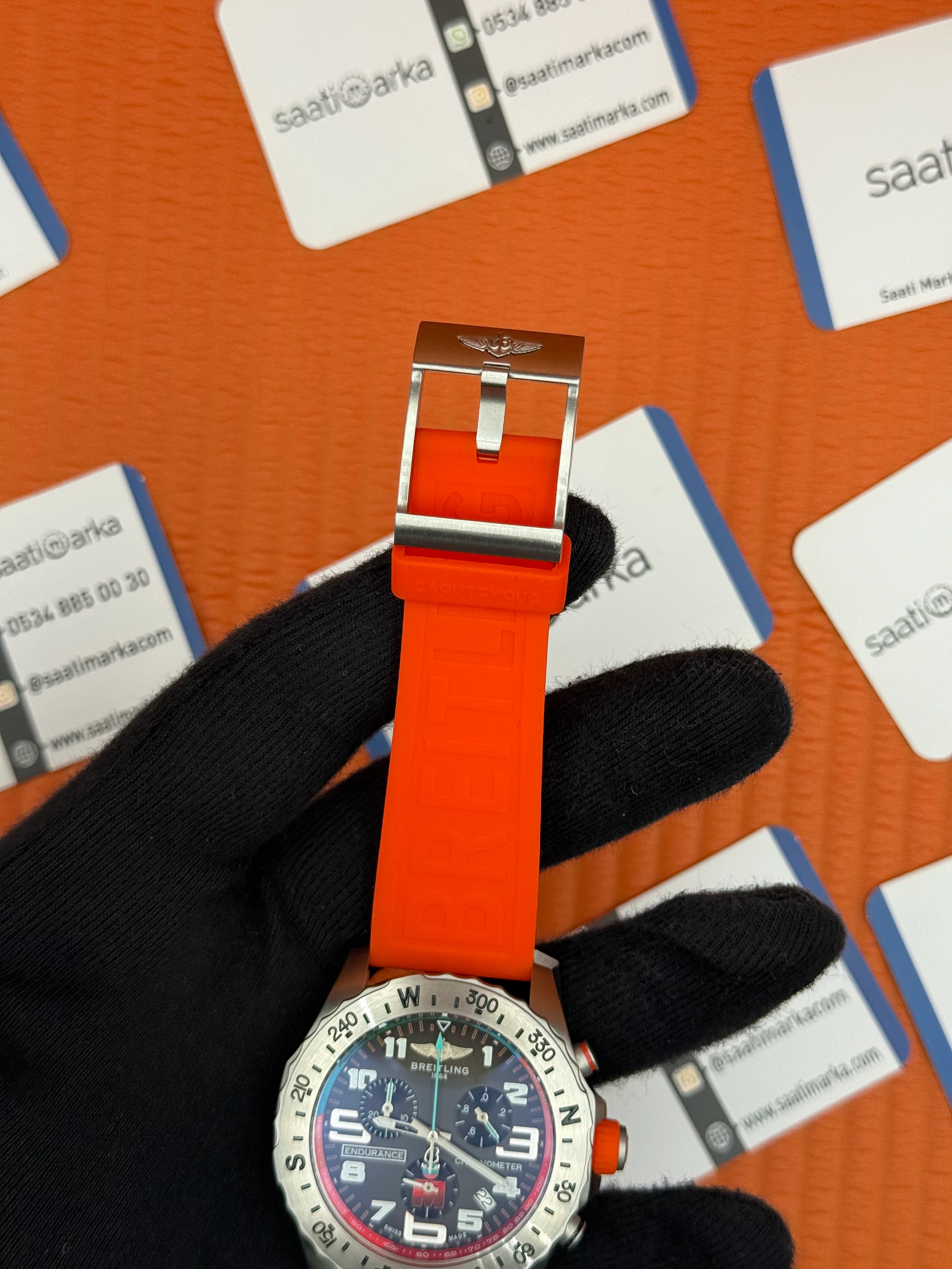 BREITLING Endurance turuncu kauçuk kordon gri kadran çelik kasa