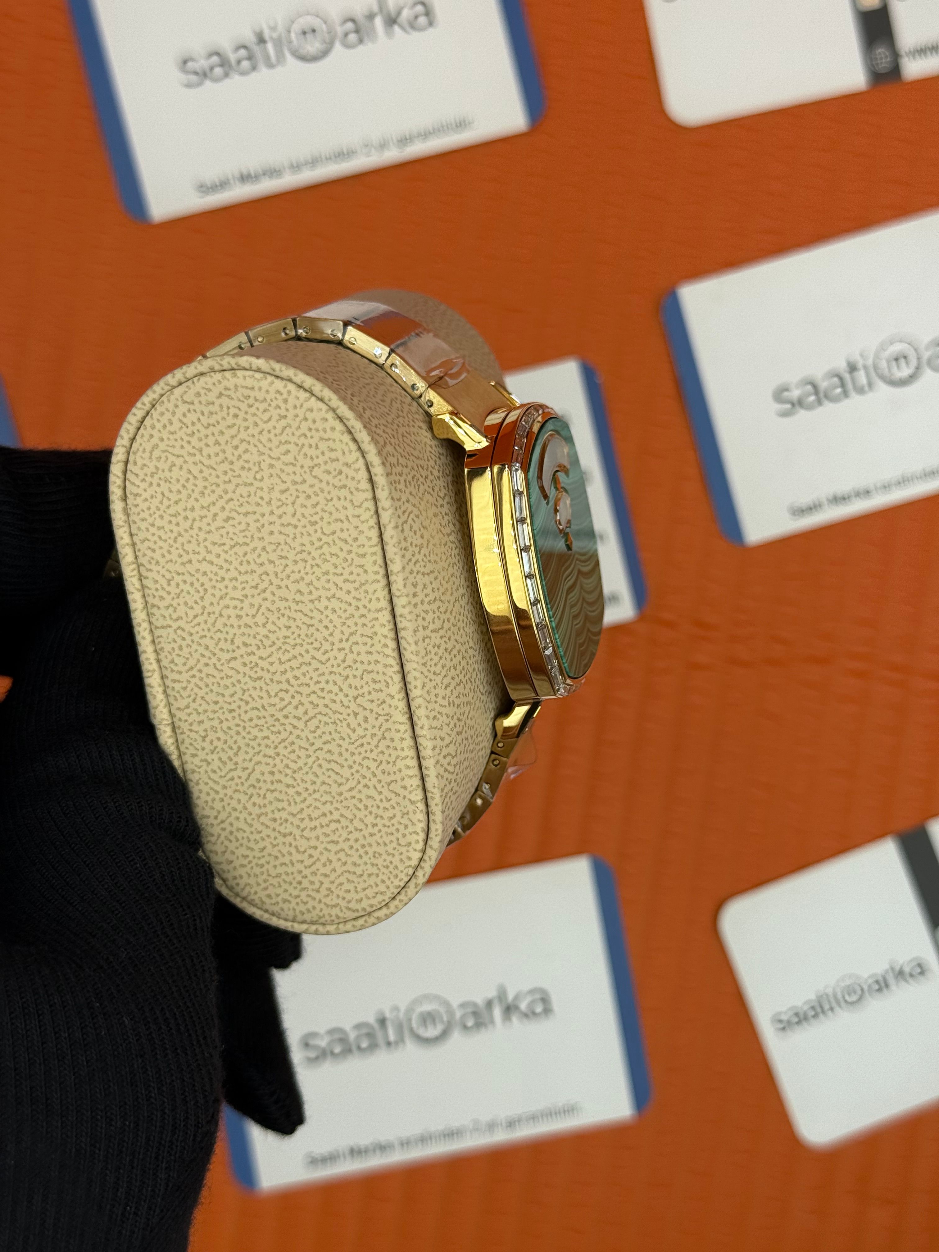 GUCCI GRIP yeşil gold kordon taşlı bezel kadın kol saati
