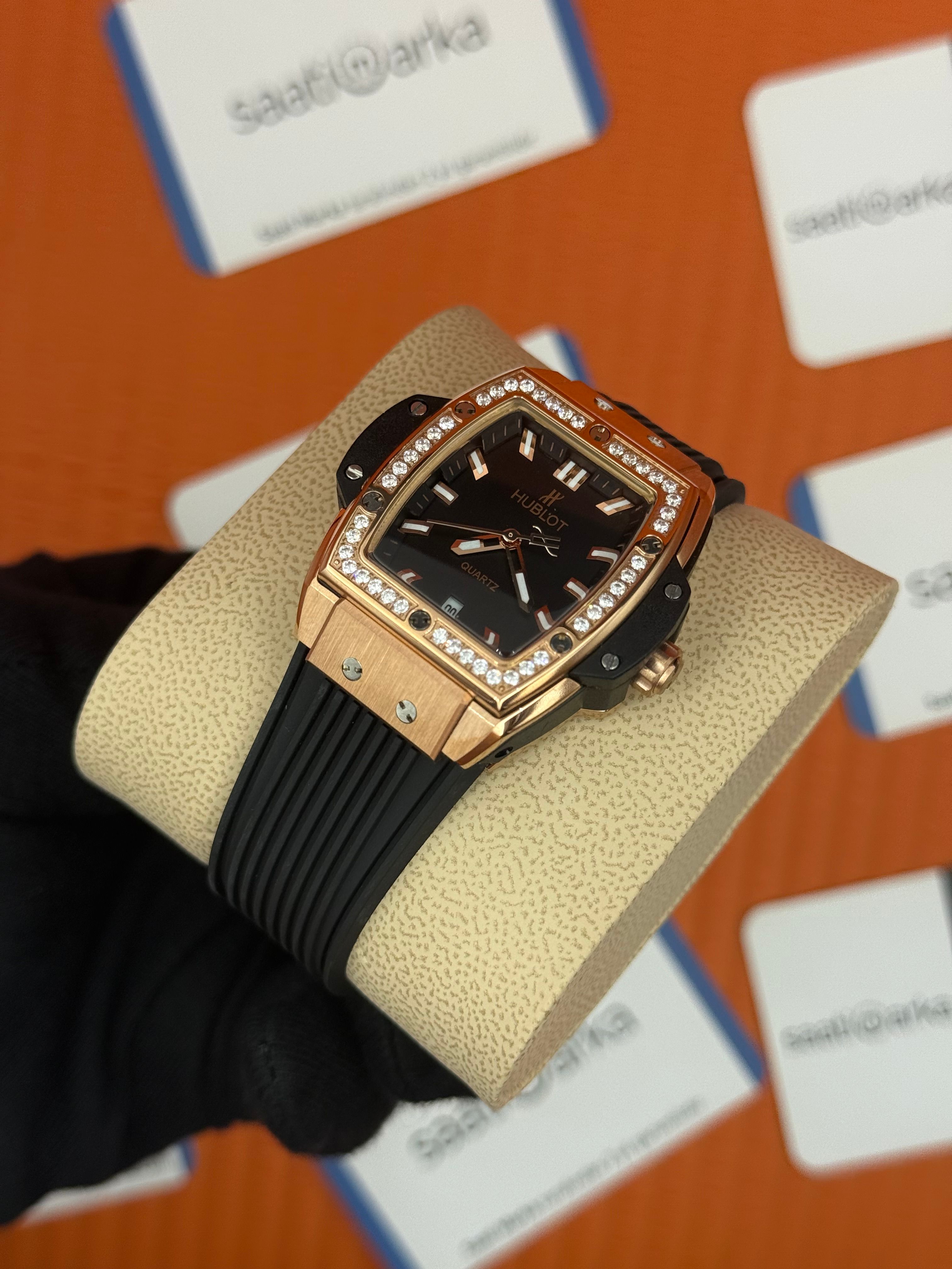 HUBLOT taşlı bezel rose kasa siyah kadran siyah kauçuk kordon kadın kol saati