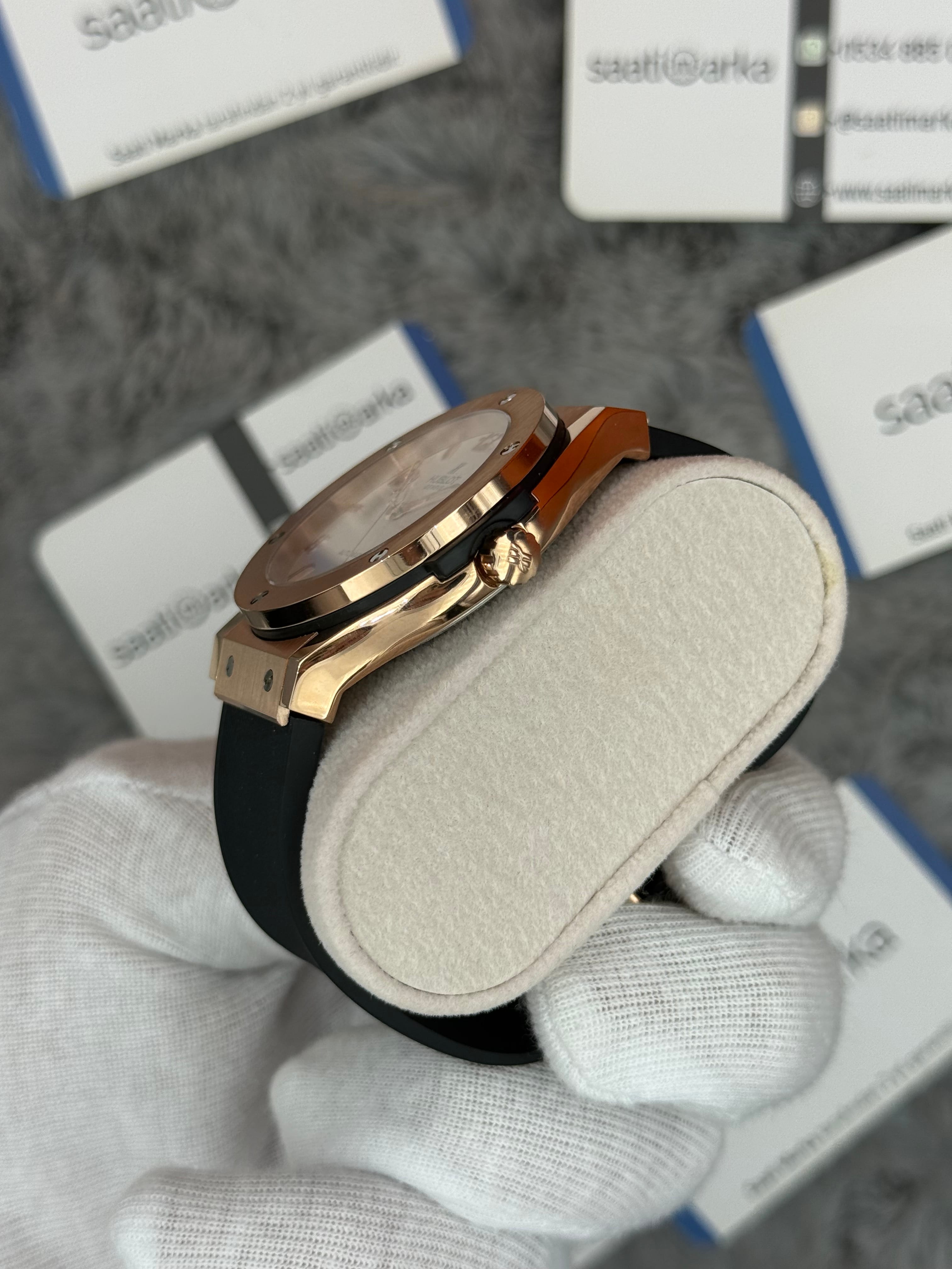 HUBLOT vendome 41mm rose kasa beyaz kadran siyah kauçuk kordon erkek kol saati