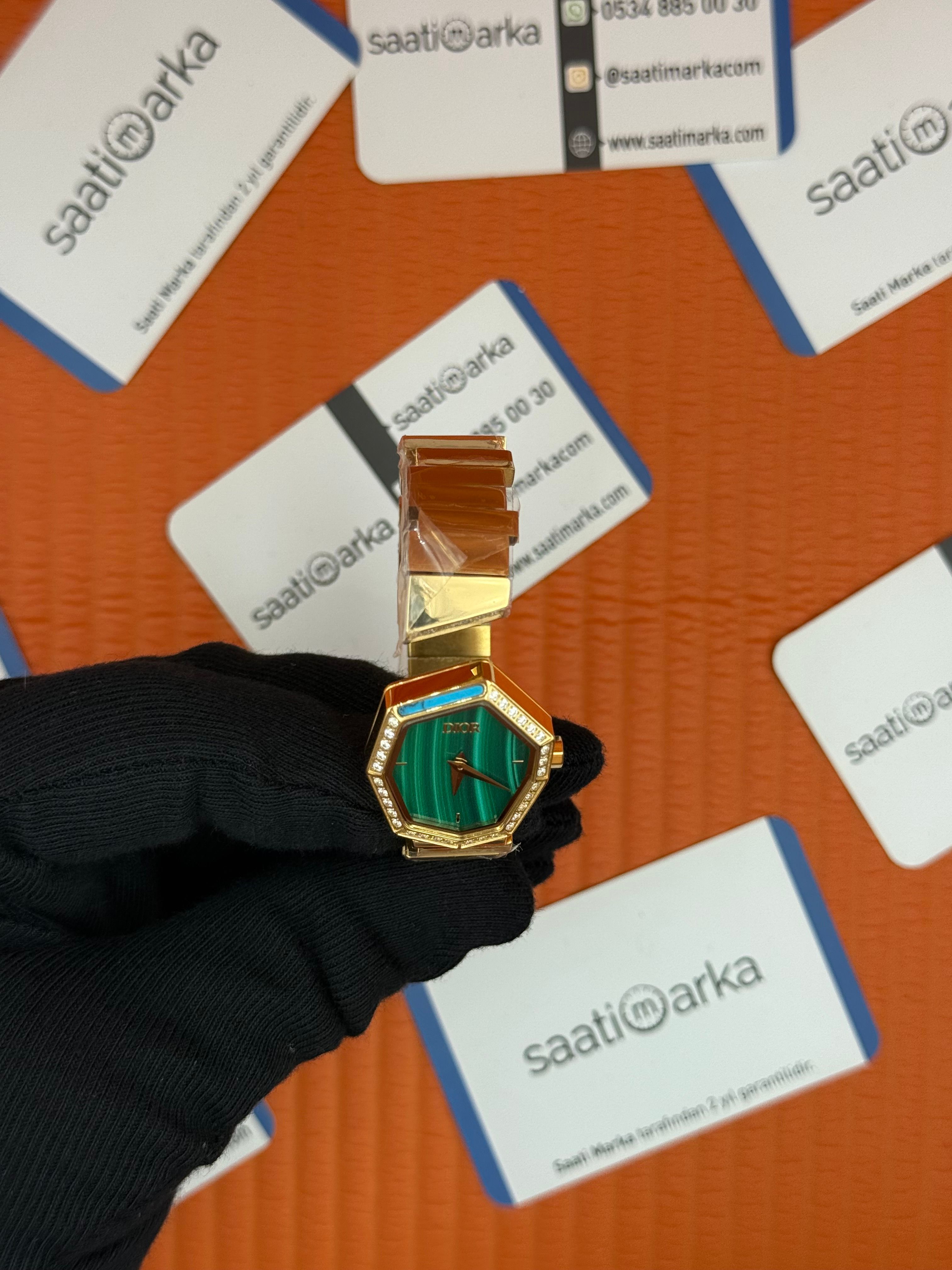 DİOR taşlı bezel yeşil kadran gold kasa kordon kadın kol saati