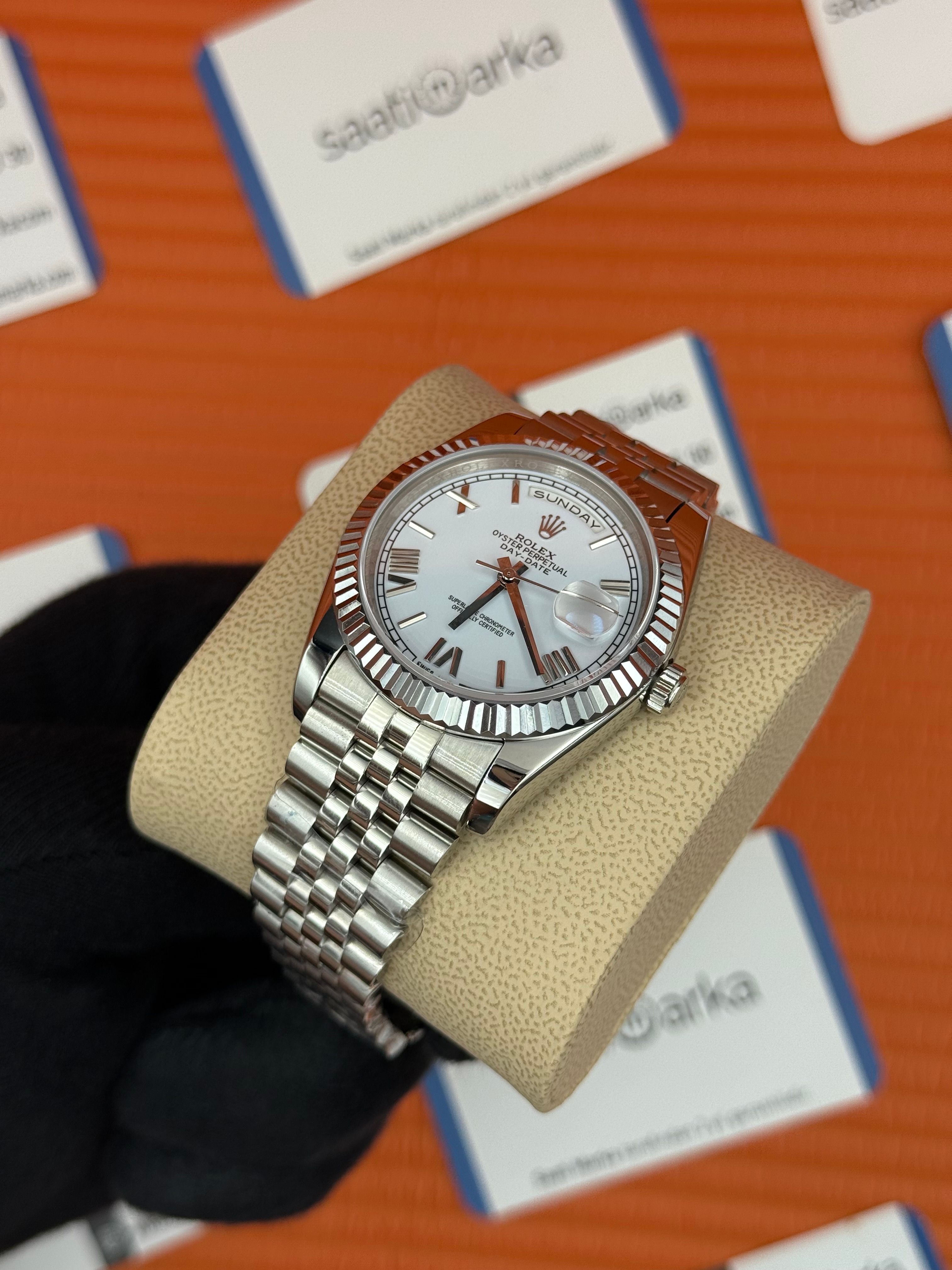 ROLEX Day Date roma rakamlı beyaz kadran silver jubilee kordon