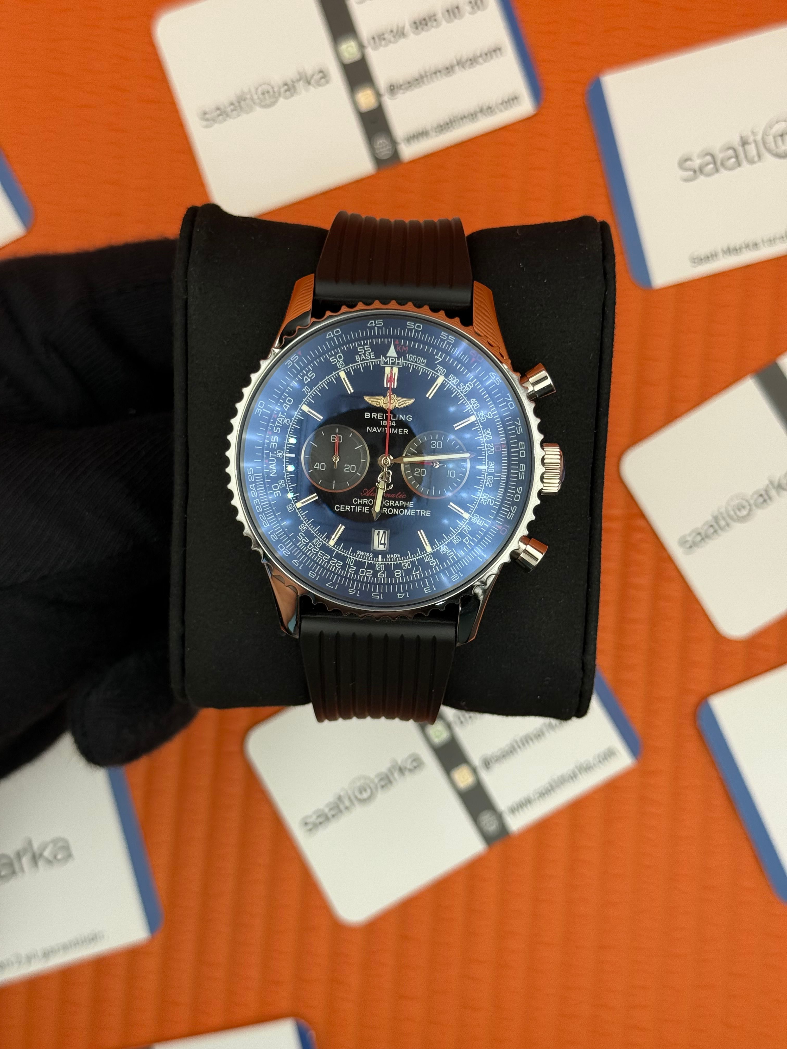 BREITLING Navitimer siyah kauçuk kordon siyah kadran çelik kasa