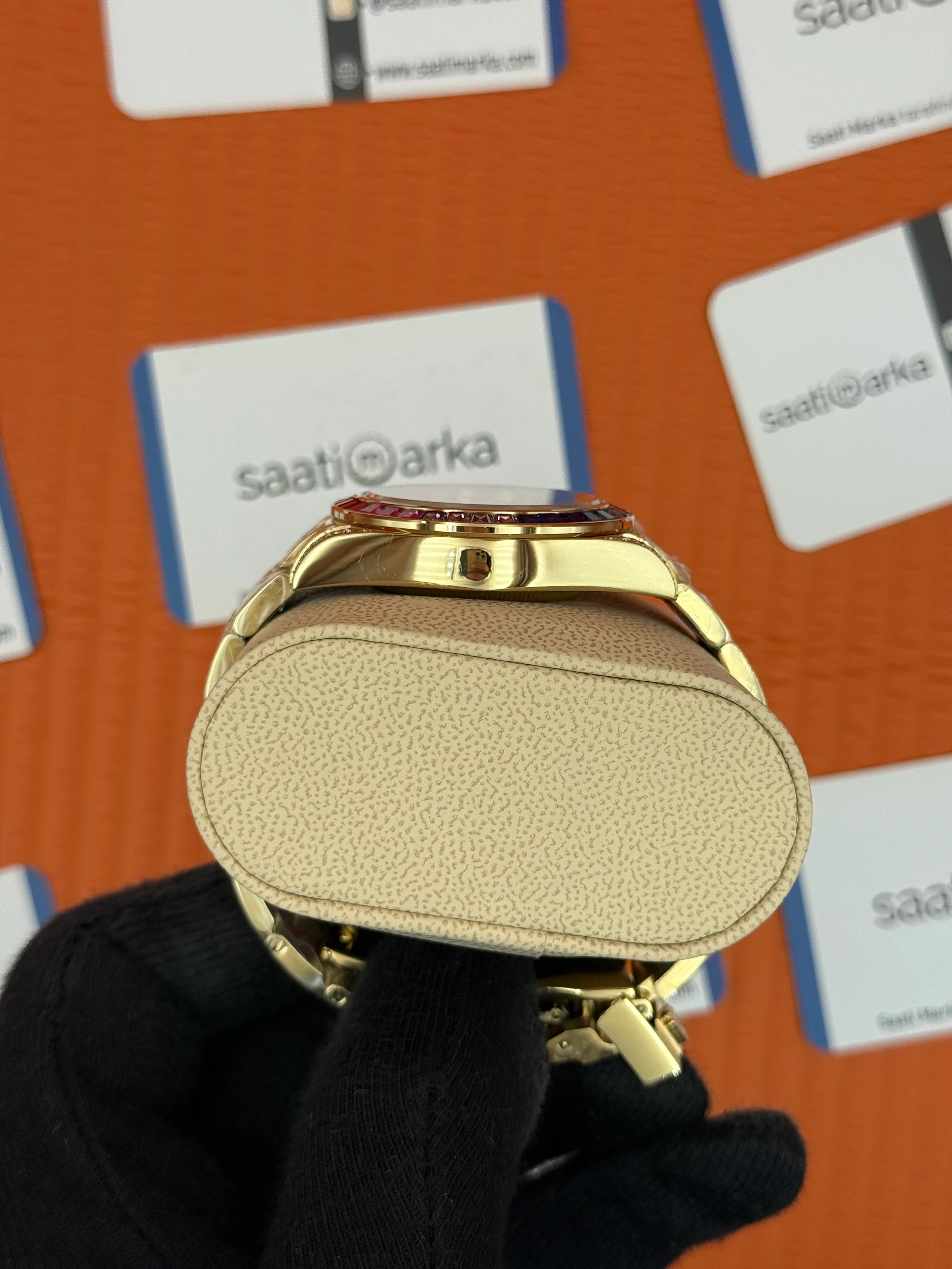 ROLEX Daytona rainbow black dial gold kasa-kordon