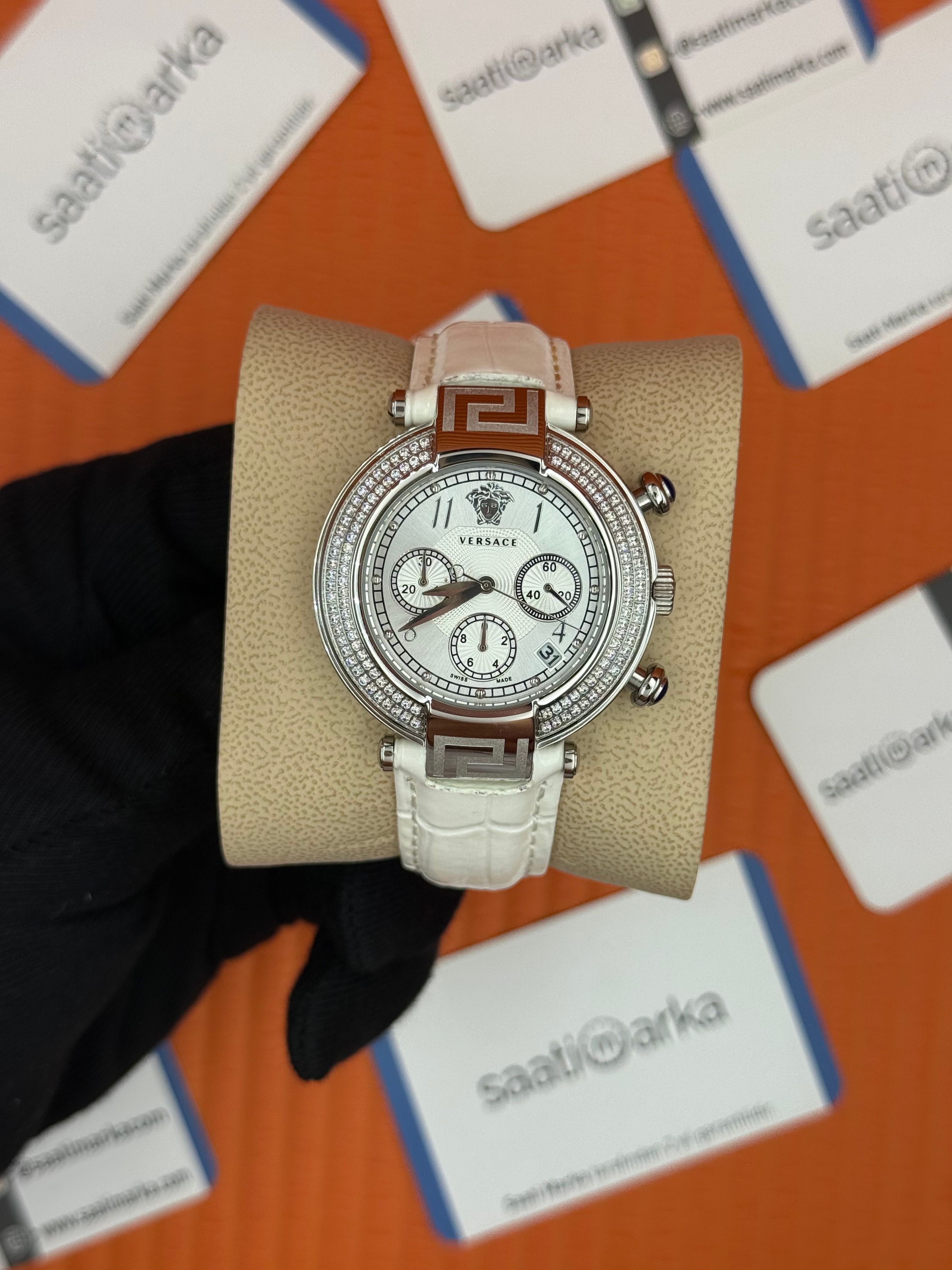 VERSACE taşlı bezel beyaz kadran beyaz deri kordon silver kasa kadın kol saati