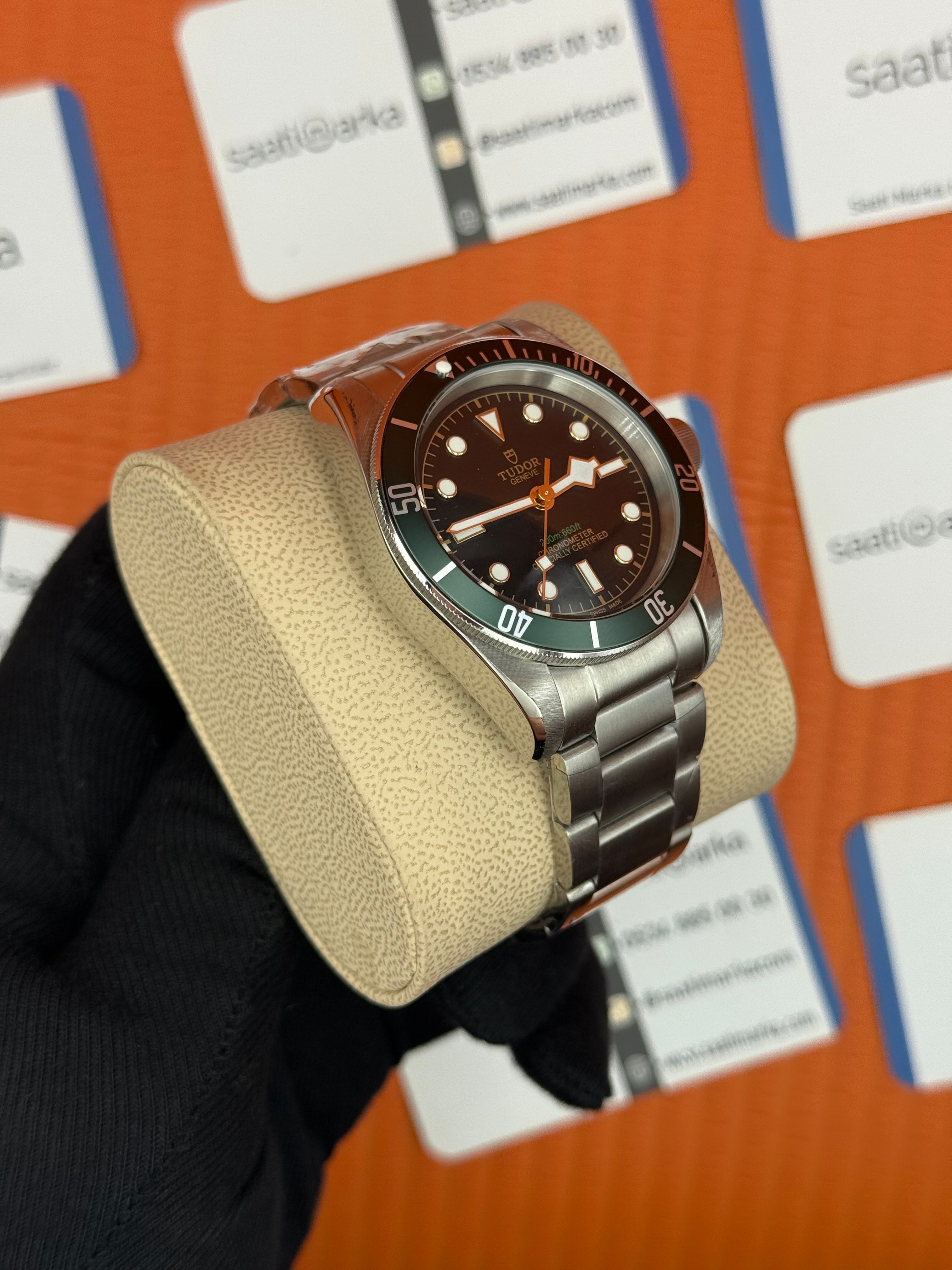 TUDOR black bey siyah kadran yeşil bezel silver kasa kordon 41mm erkek kol saati
