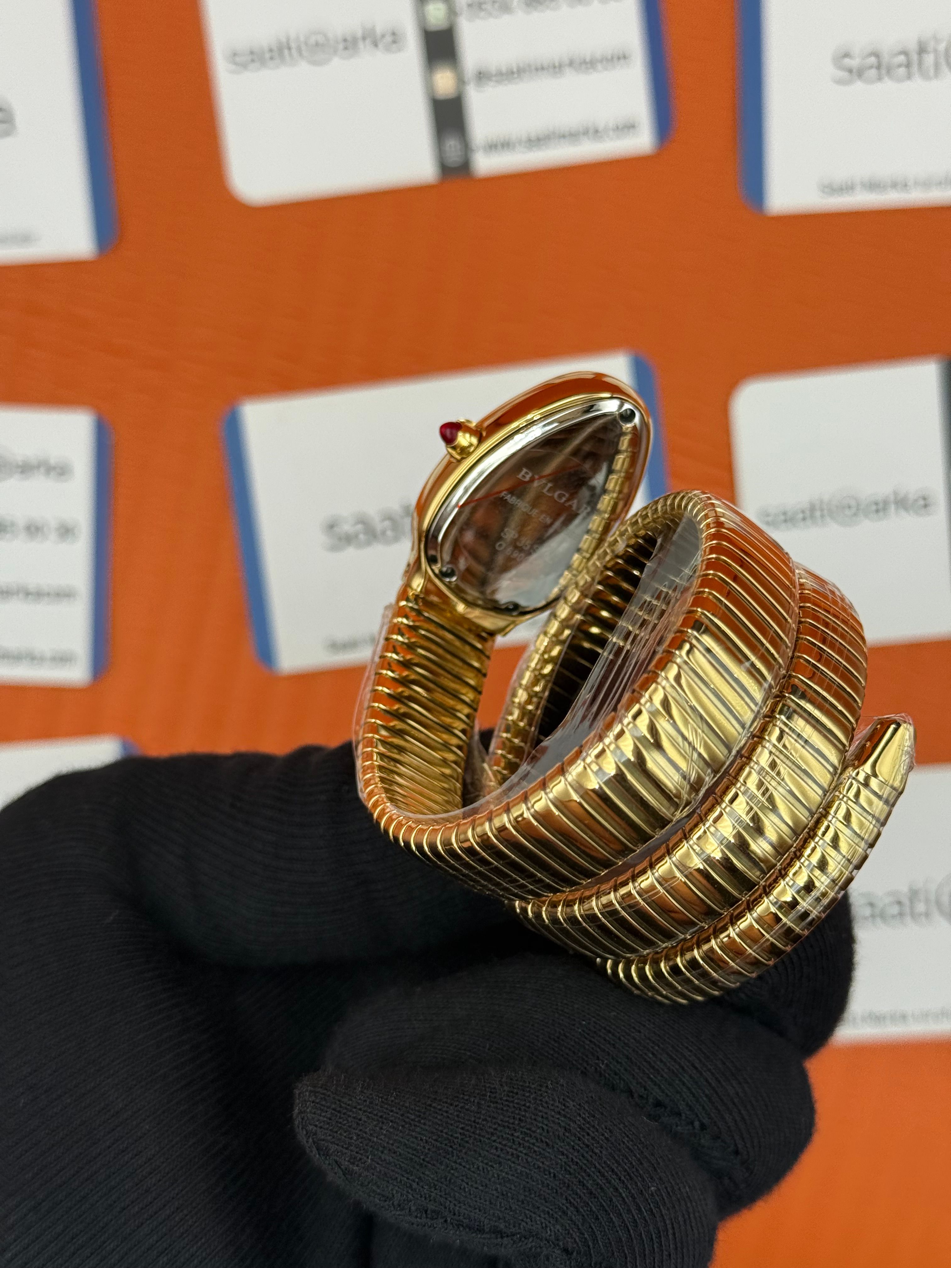 BVLGARİ serpenti çift sarma gold kordon taşlı bezel yeşil kadran kadın kol saati