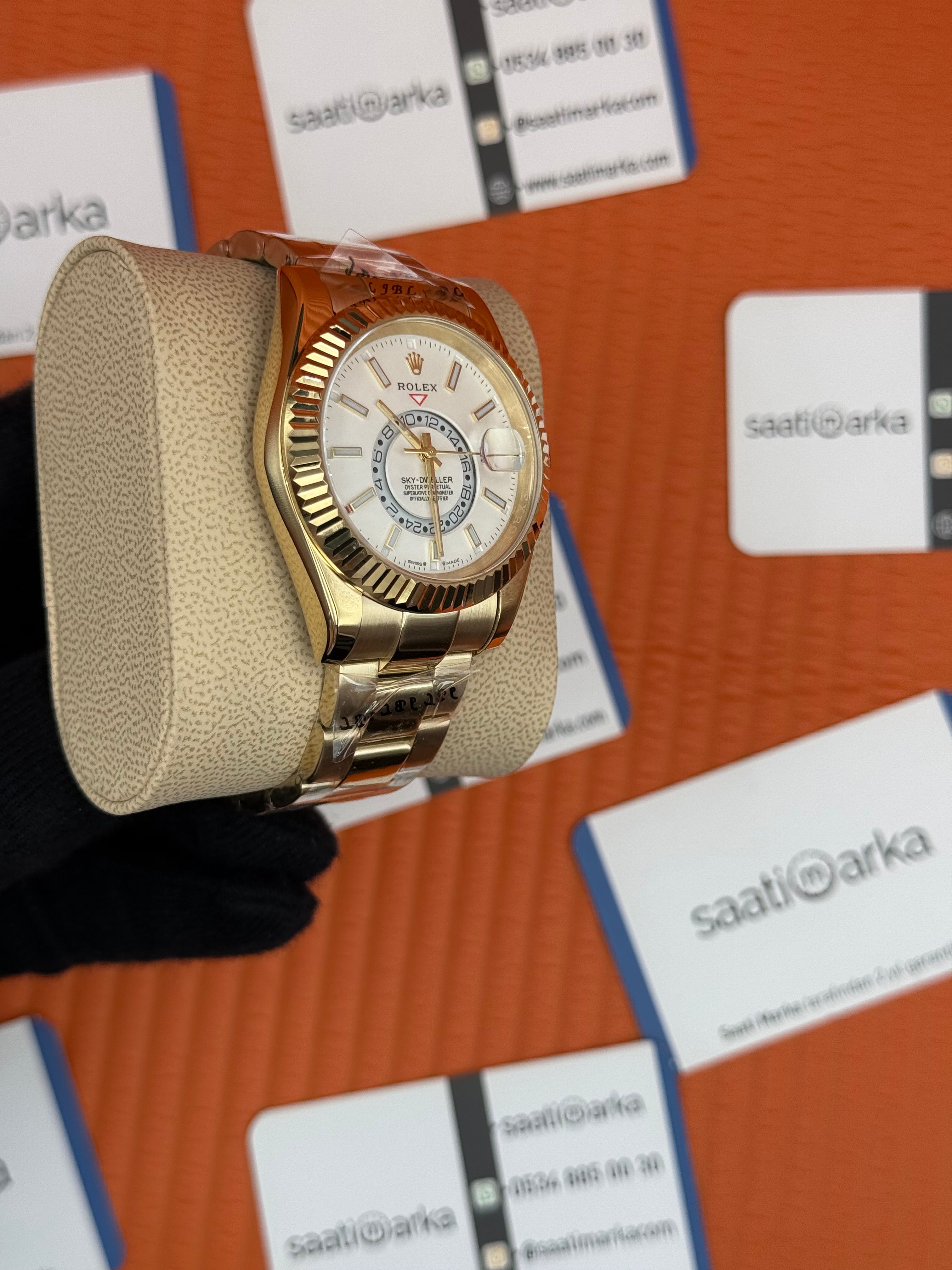 ROELX Sky Dweller white dial oyster kordon gold kasa-kordon