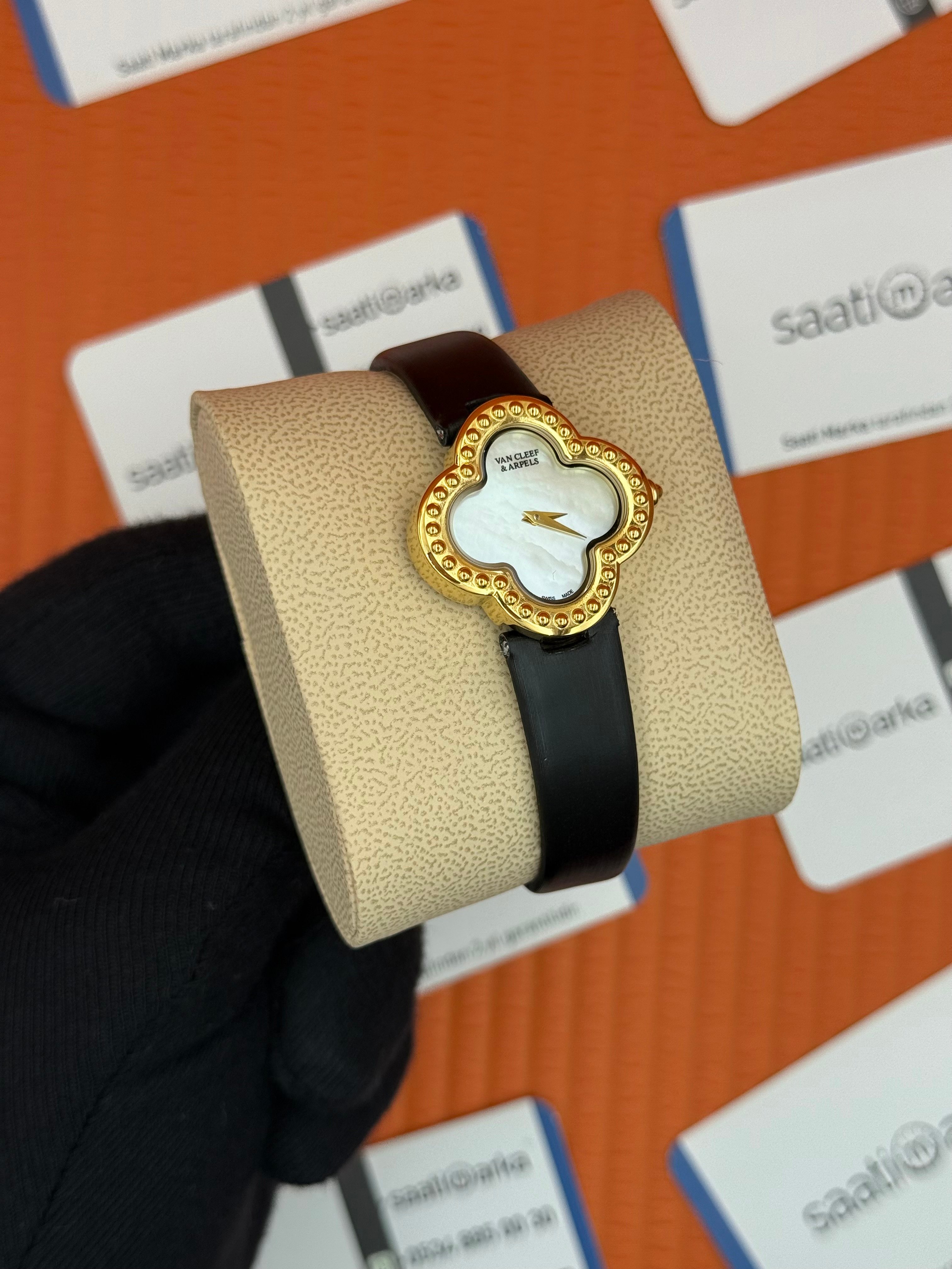 VAN CLEEF beyaz kadran gold kasa bezel kadın kol saati
