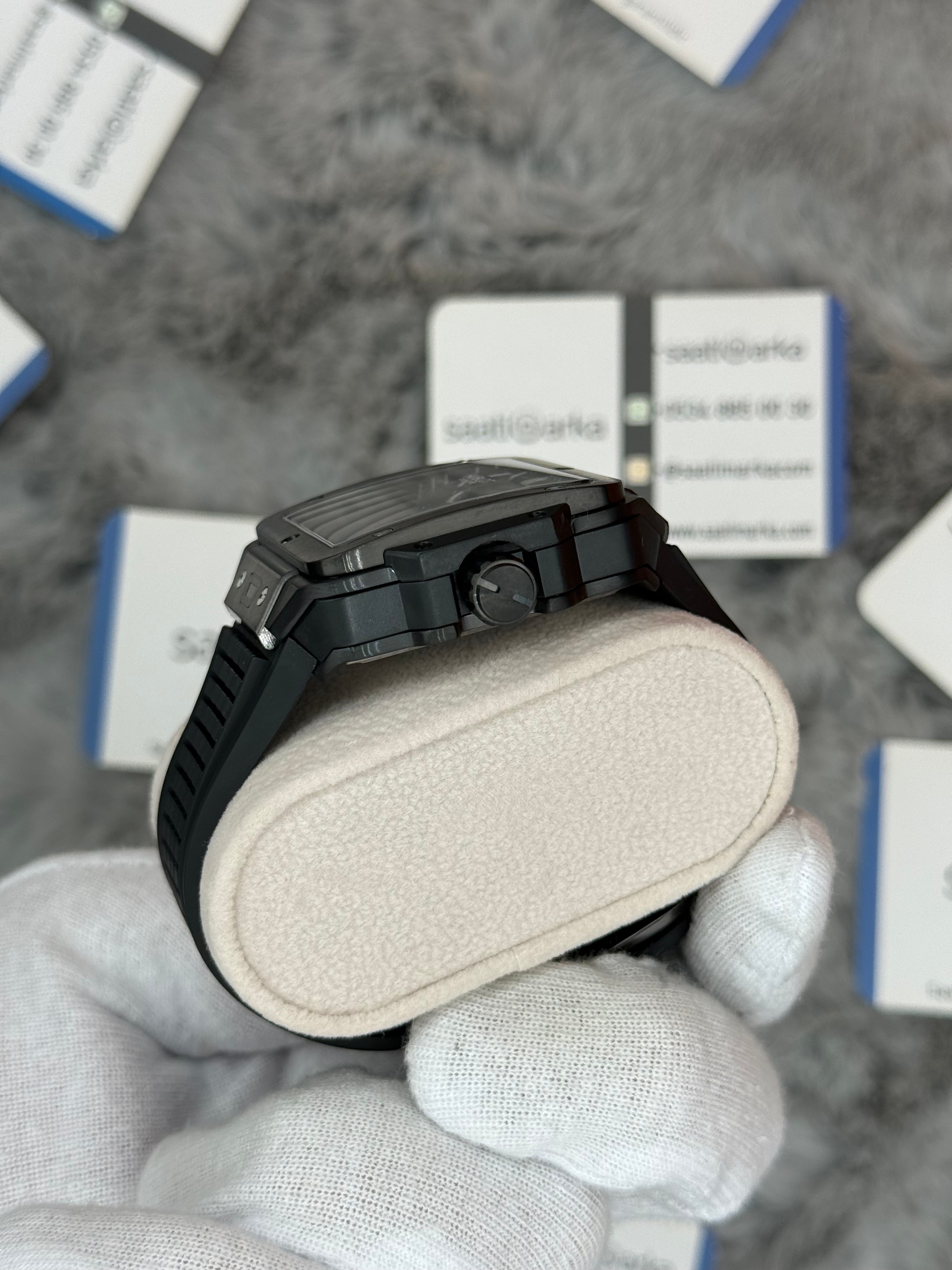 HUBLOT square bang tourbillon 42mm siyah kasa siyah kauçuk kordon erkek kol saati