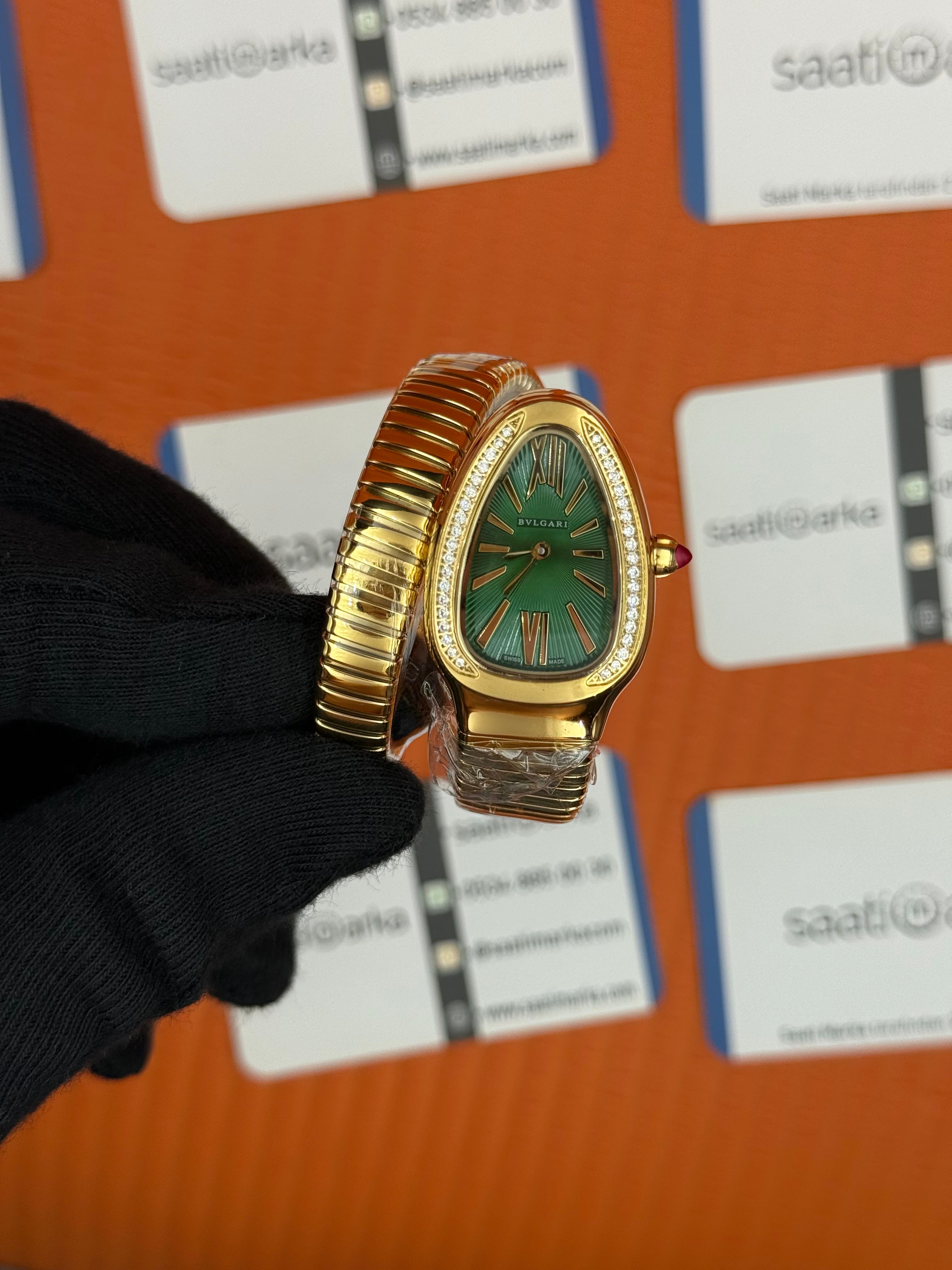 BVLGARİ serpenti tek sarma gold kordon taşlı bezel yeşil kadran kadın kol saati