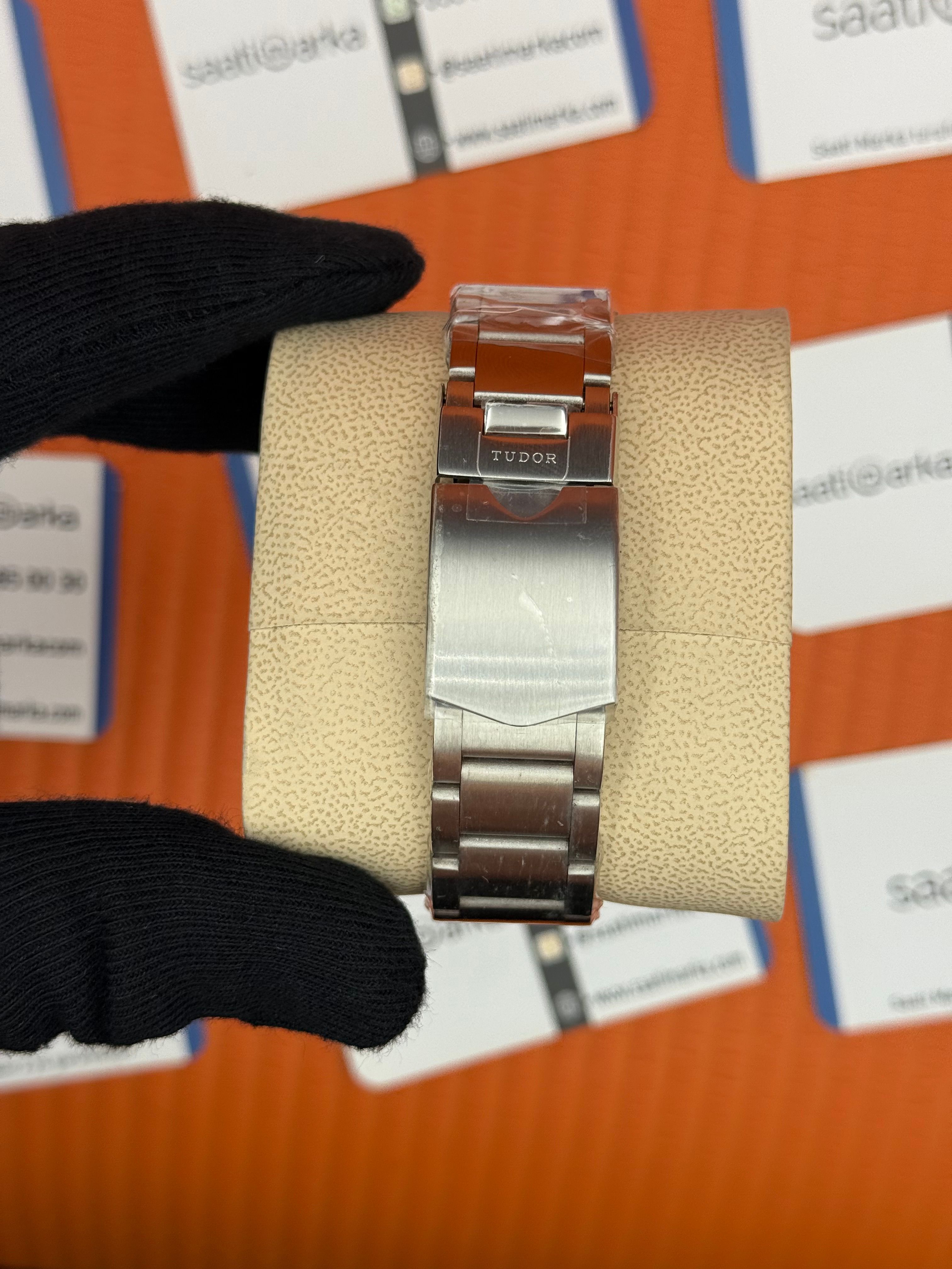 TUDOR black bey siyah kadran siyah bezel silver kasa kordon 41mm erkek kol saati