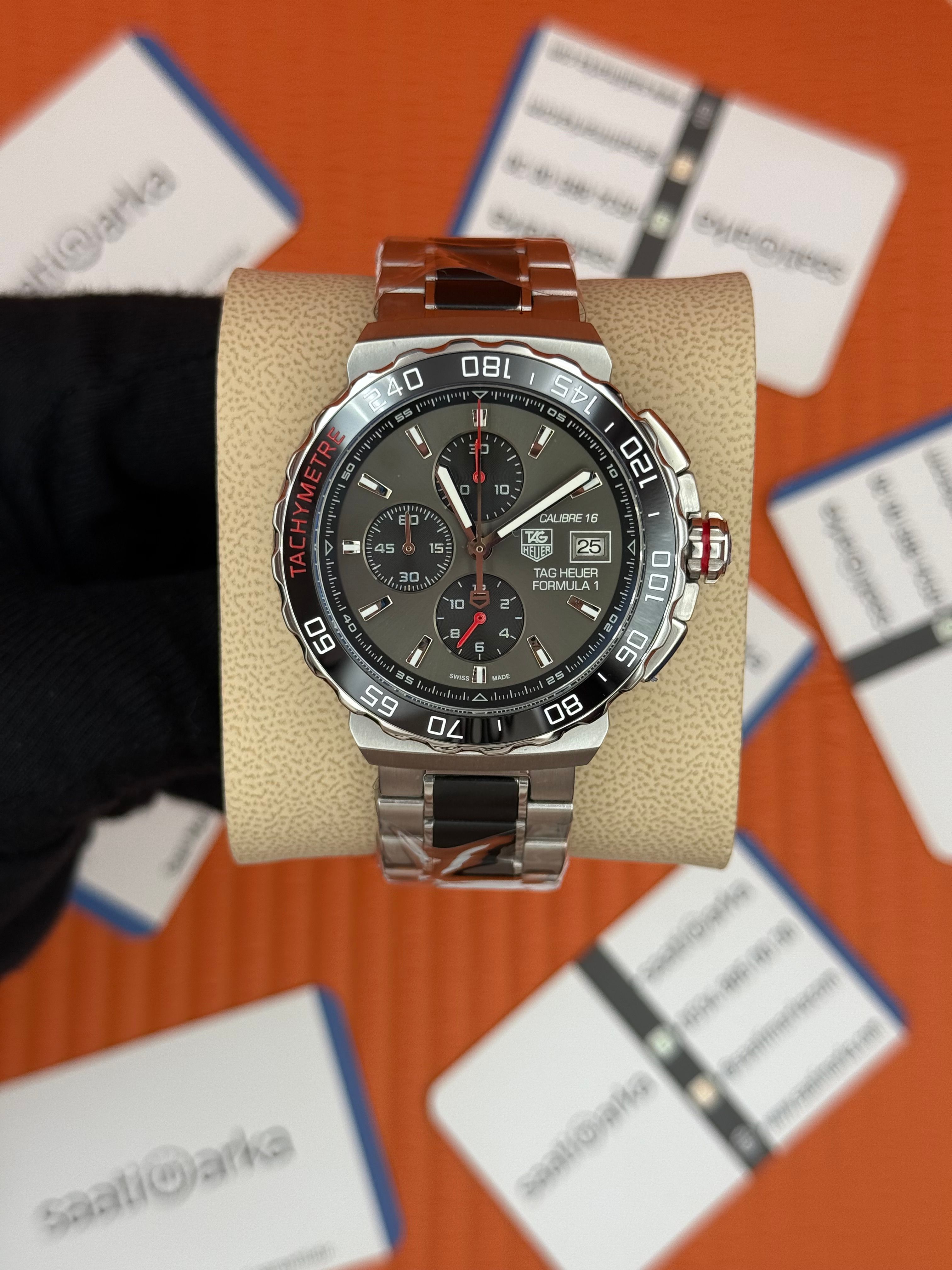 TAGHEUER FORMULA GRİ KADRAN KIRMIZI DETAYLI BEZEL 