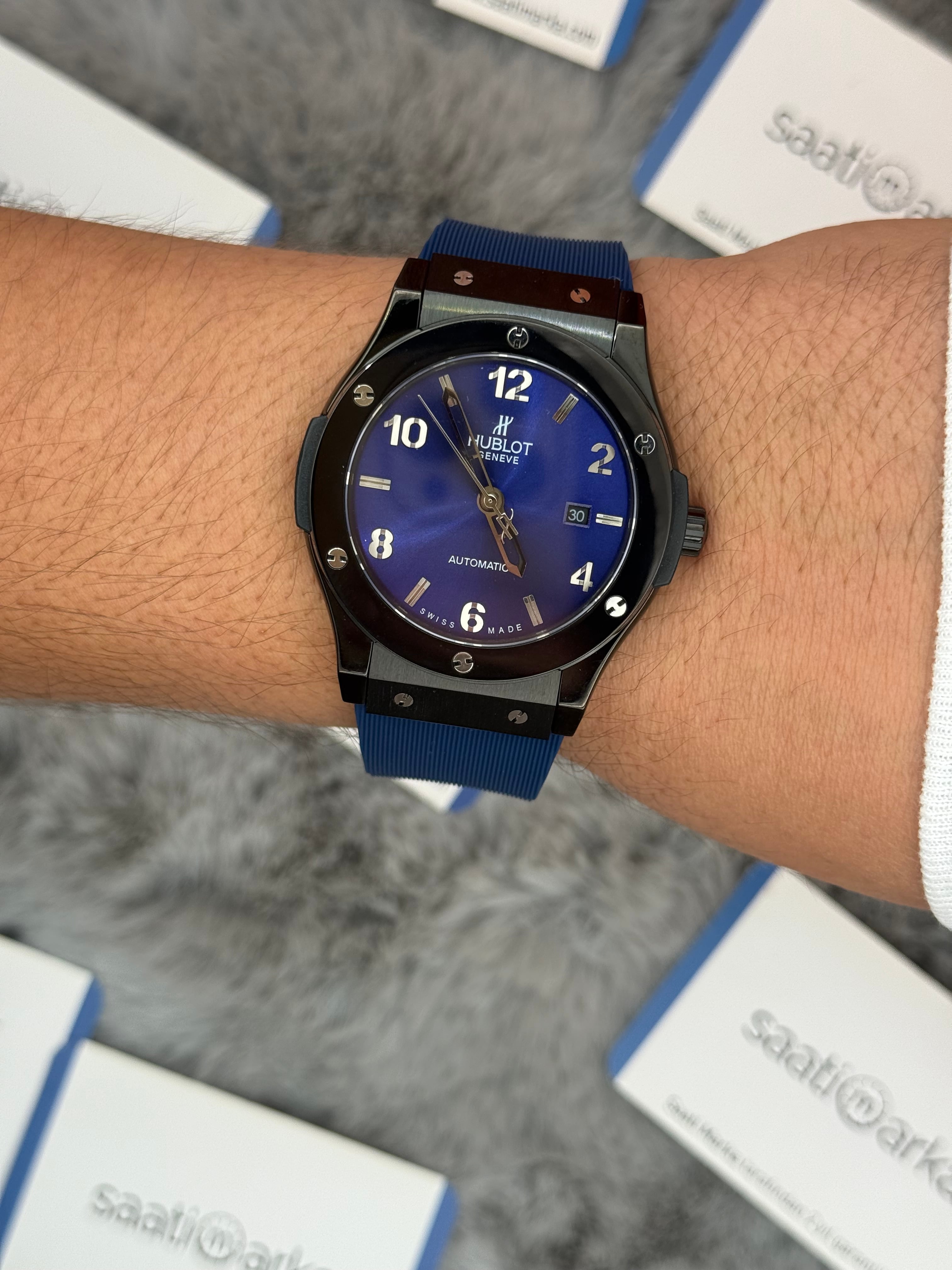 HUBLOT vendome 41mm siyah kasa mavi kadran mavi kauçuk kordon erkek kol saati