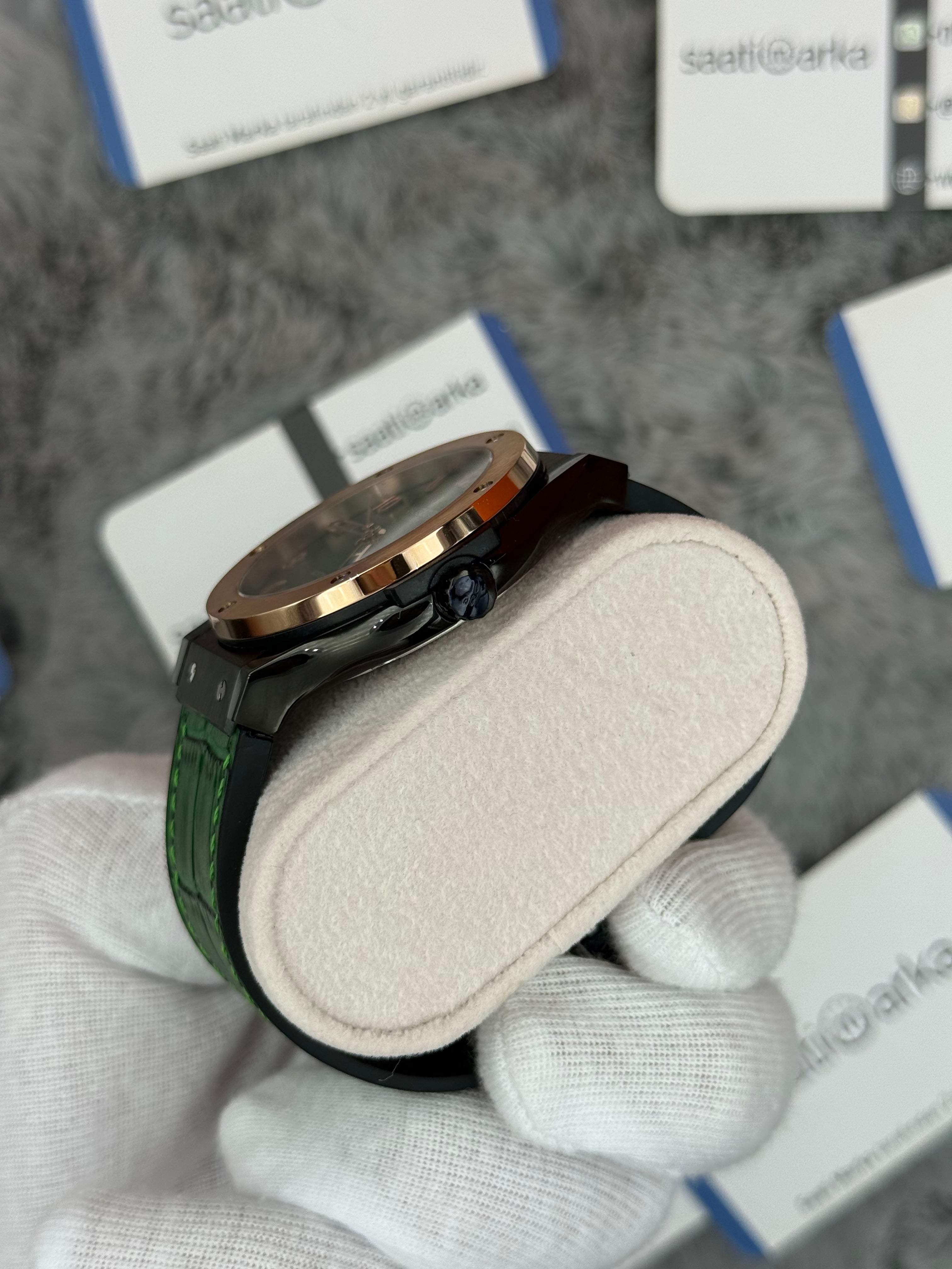 HUBLOT vendome 41mm siyah kasa yeşil kadran yeşil deri kordon erkek kol saati