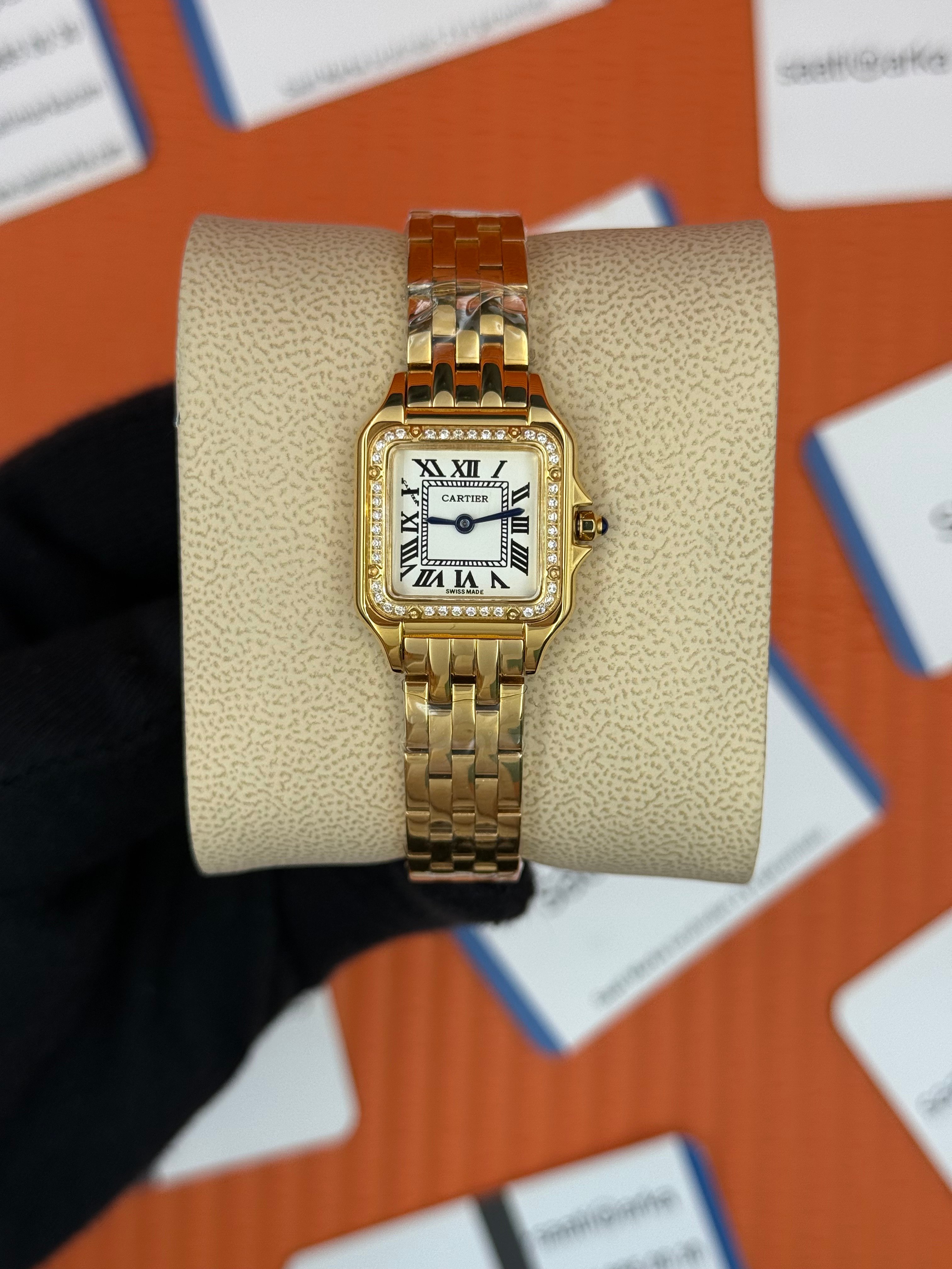 CARTIER Panthere 22mm kasa gold renk kasa kordon beyaz kadran taşlı bezel lacivert akrep yelkovan