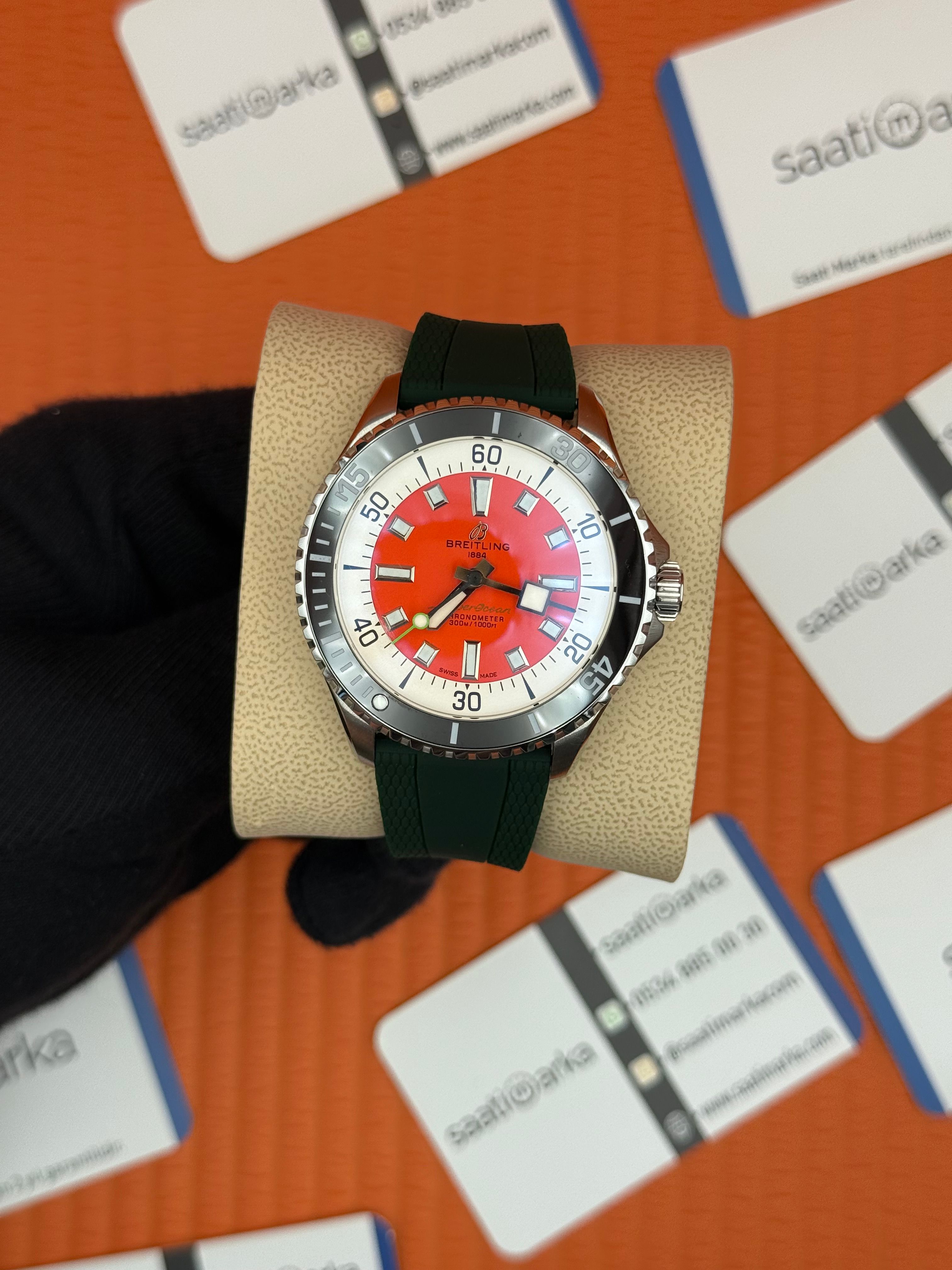 BREITLING  Superocean yeşil kauçık kordon turuncu kadran