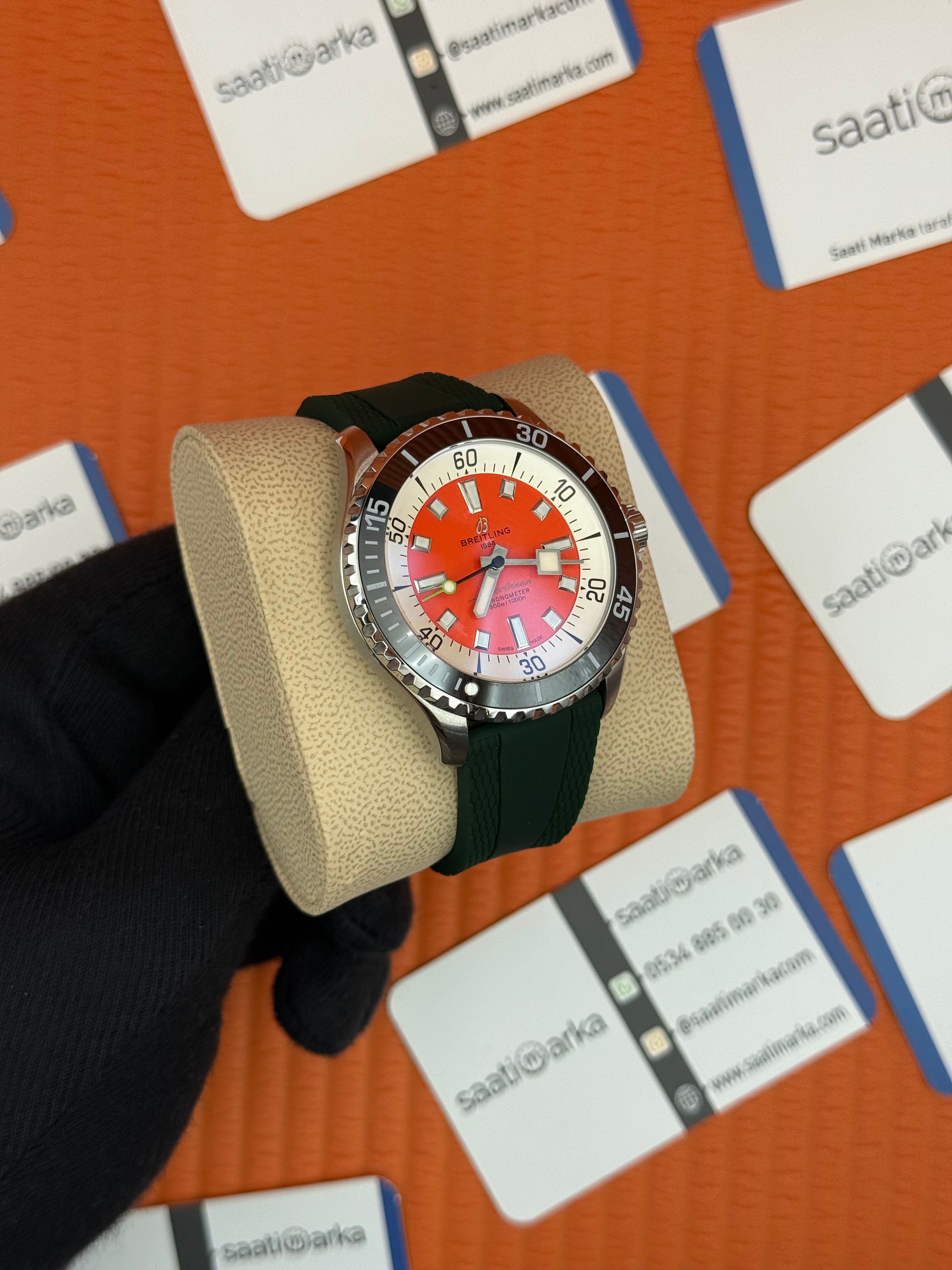 BREITLING  Superocean yeşil kauçık kordon turuncu kadran