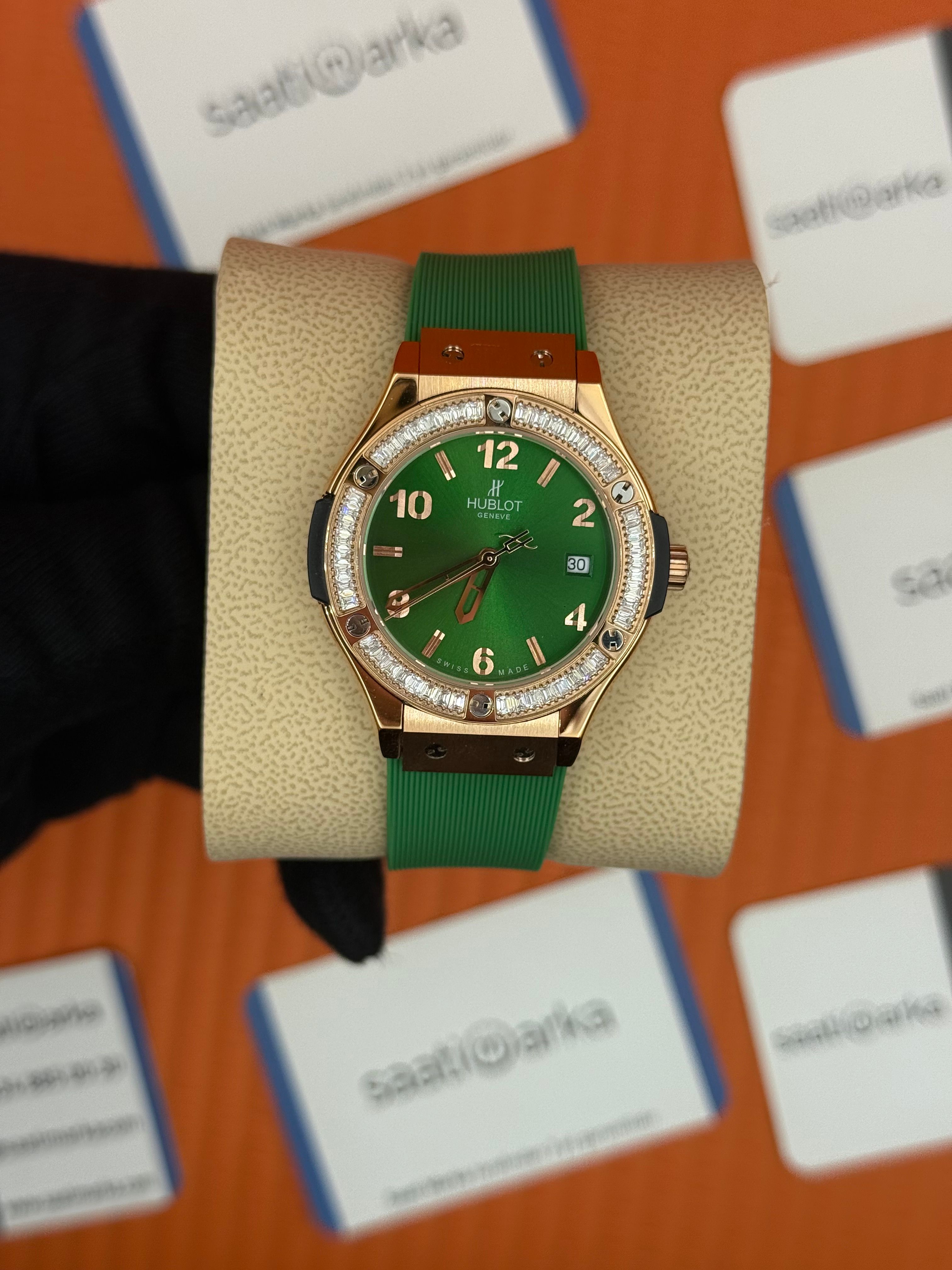 HUBLOT taşlı bezel rose kasa yeşil kadran yeşil kauçuk kordon kadın kol saati