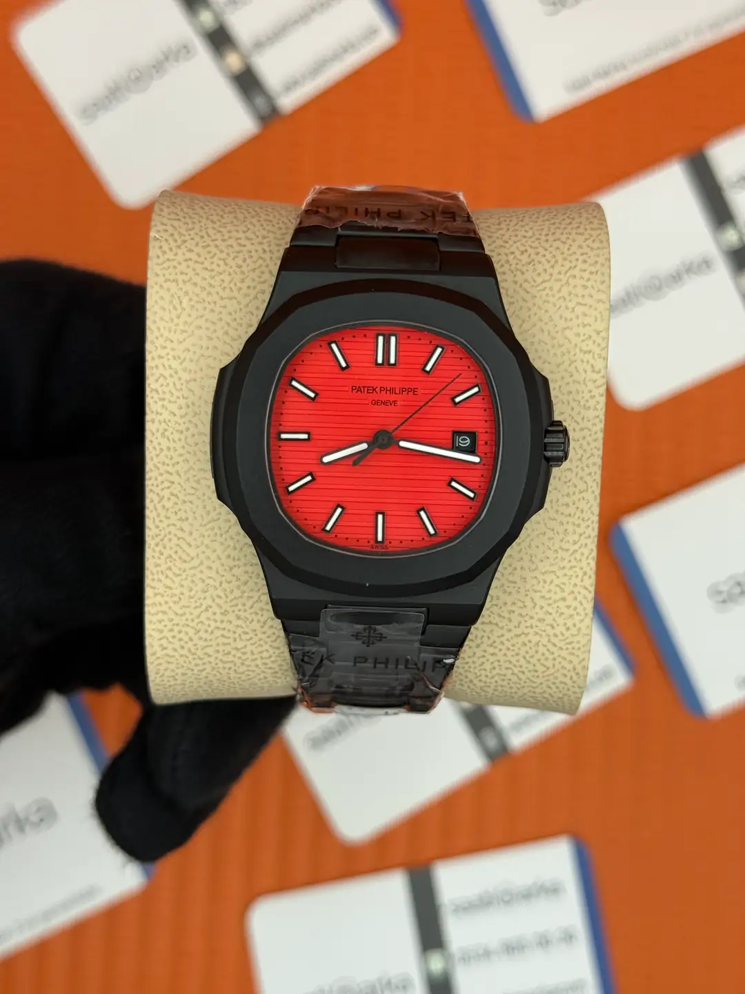 PATEK PHILIPPE NAUTİLUS KIRMIZI KADRAN SİYAH KASA-KORDON