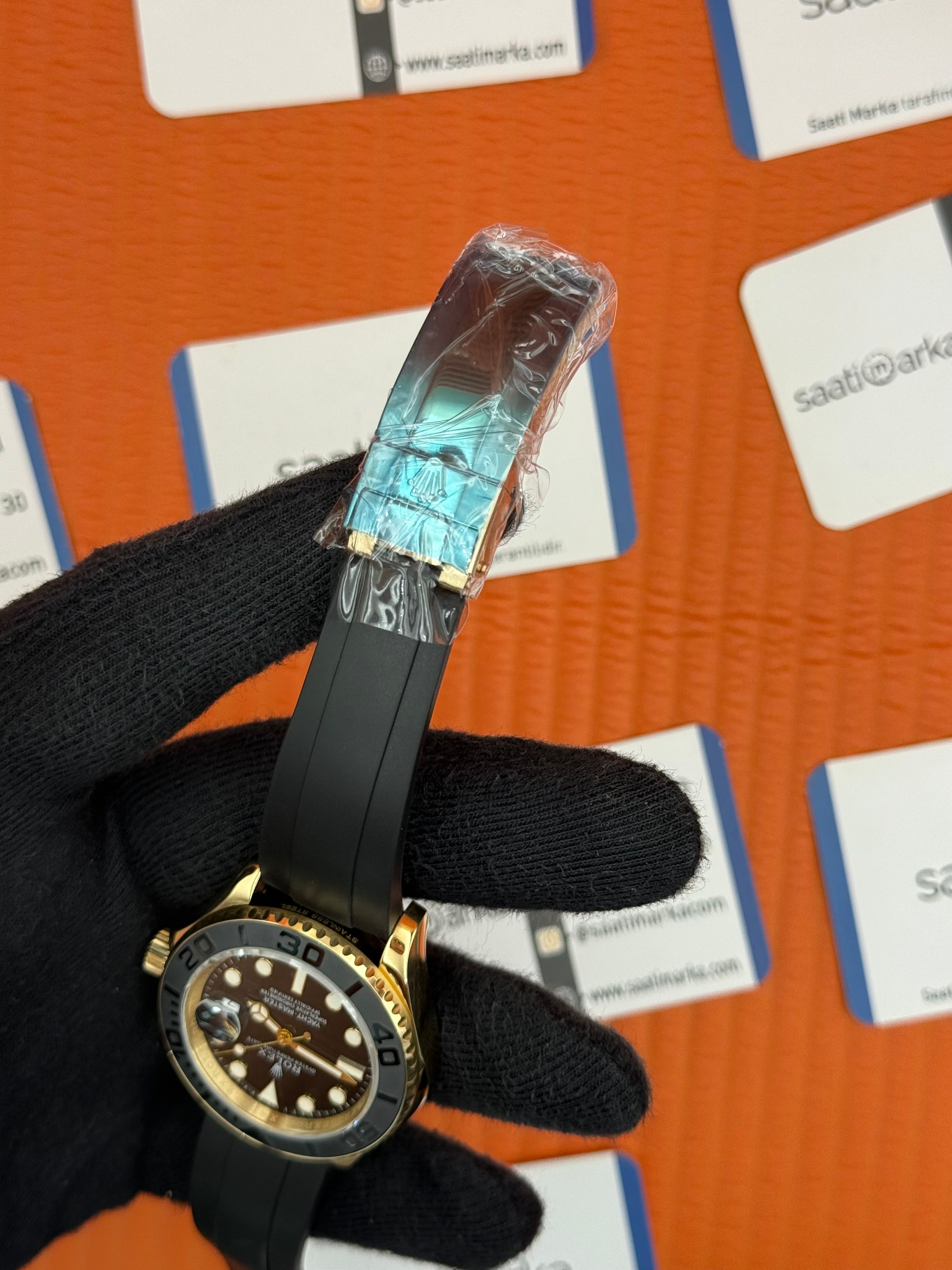ROLEX Yacht Master black dial gold kasa siyah kauçuk kordon