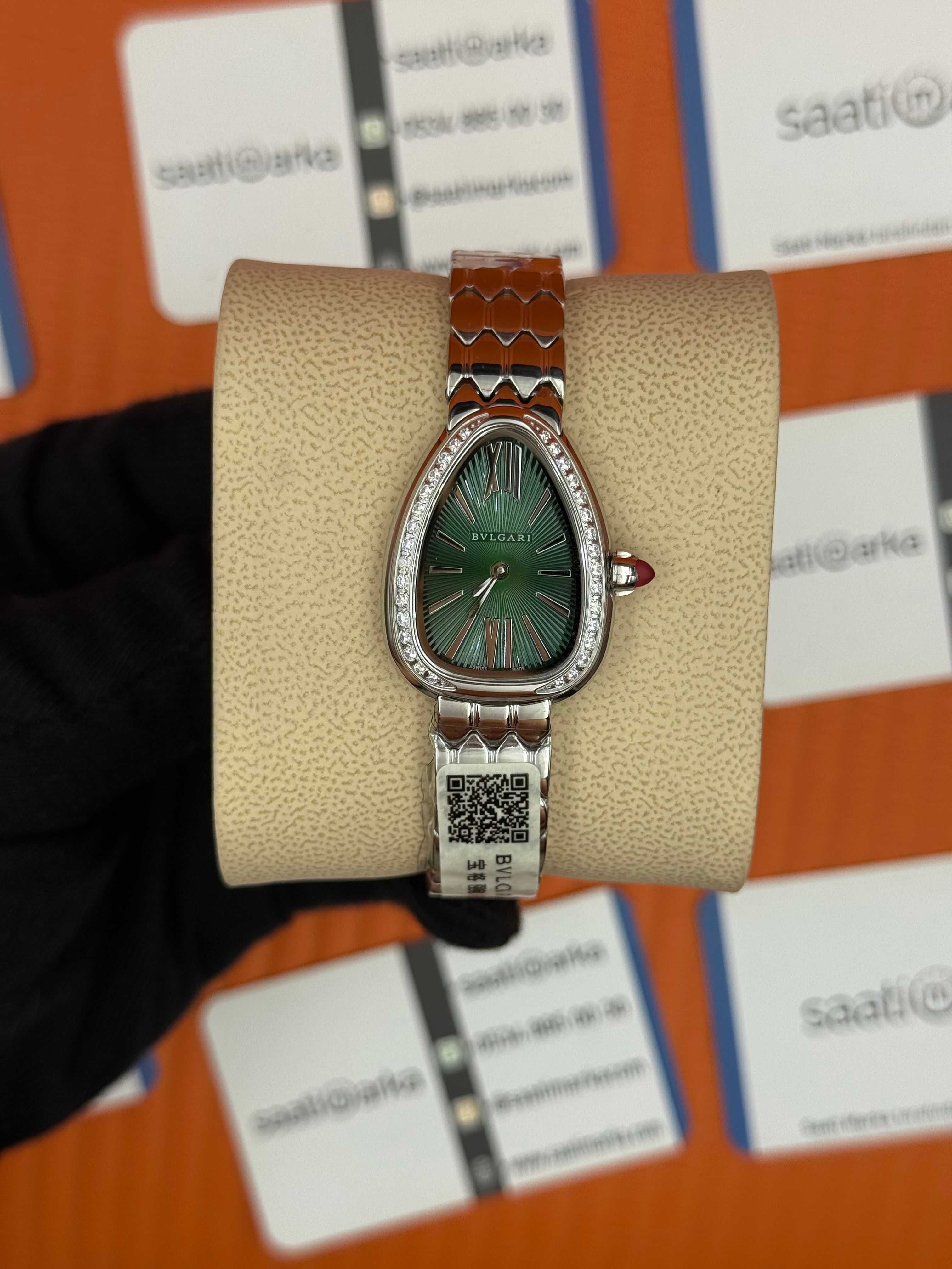 BVLGARİ serpenti seduttori taşlı bezel yeşil kadran silver kasa kordon kadın kol saati